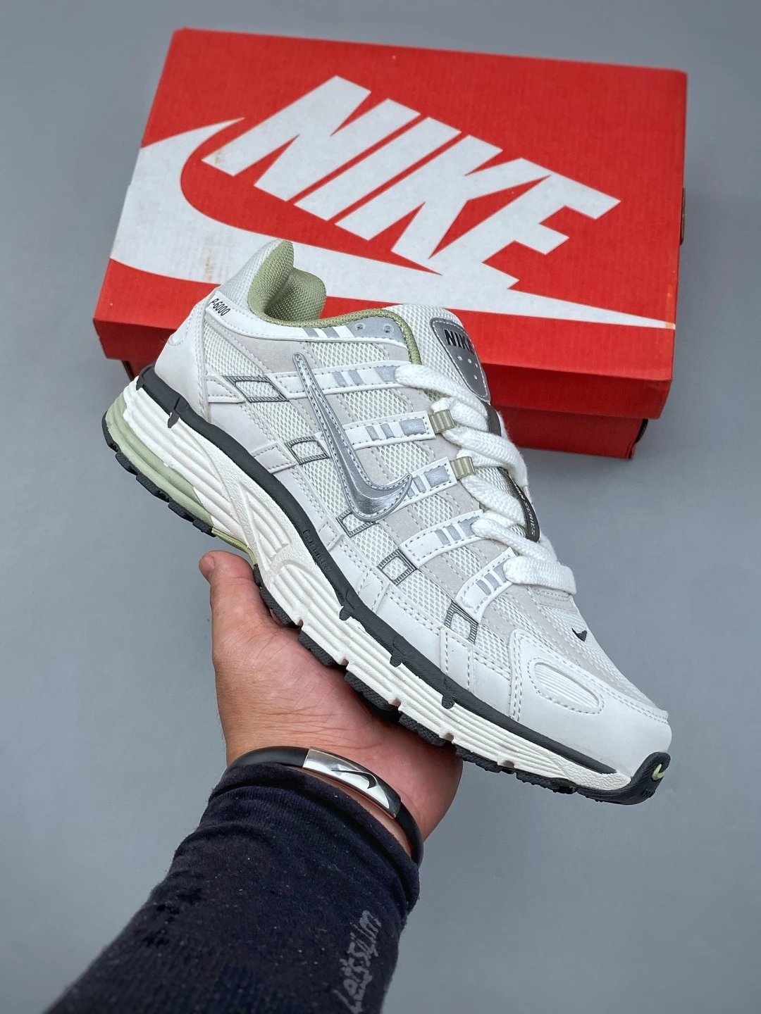 Nike Mesh Runners, Retro Runner Lines in Silver
