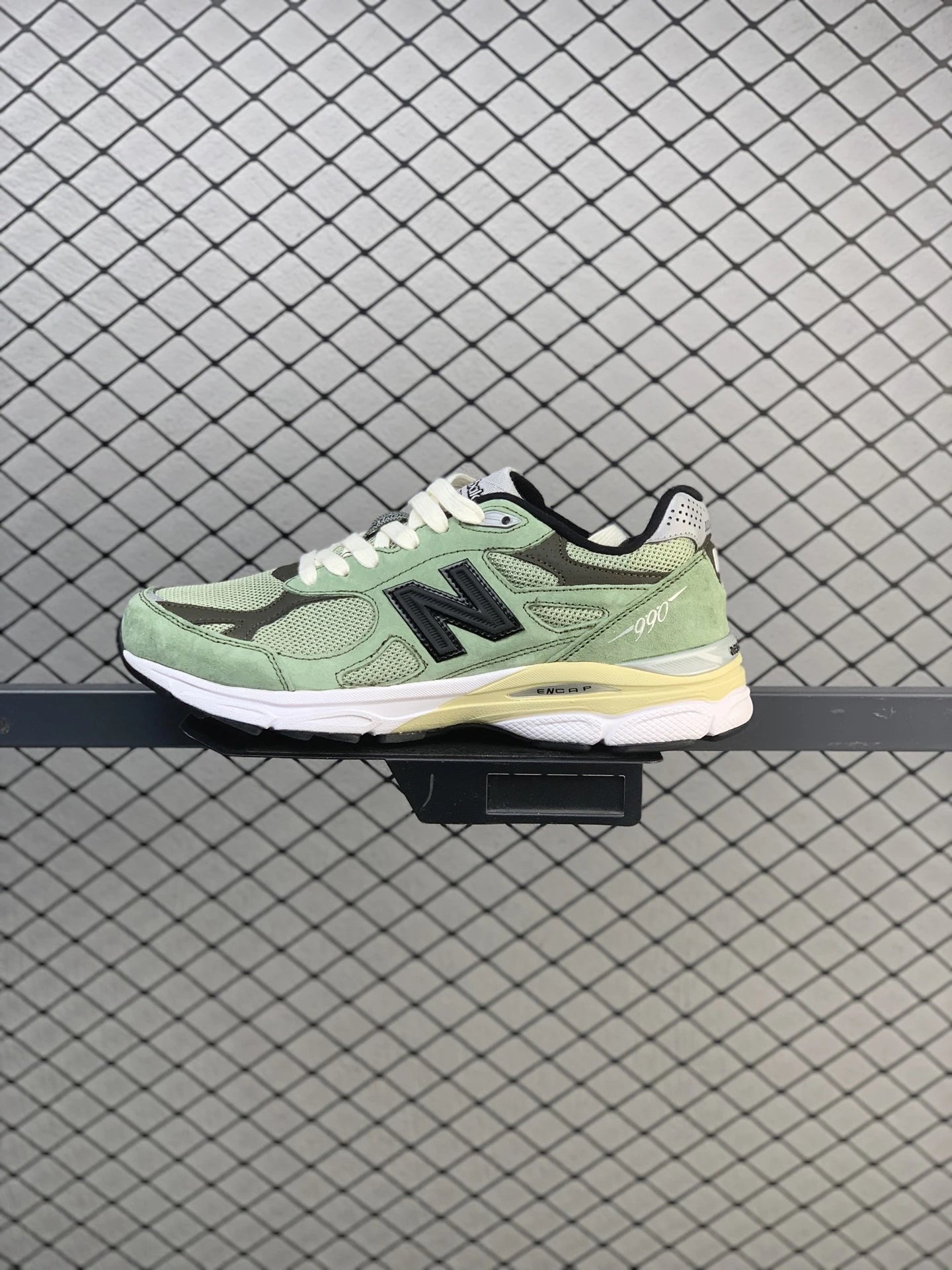 New Balance Retro Runners, Mixed Panel Finish in Green