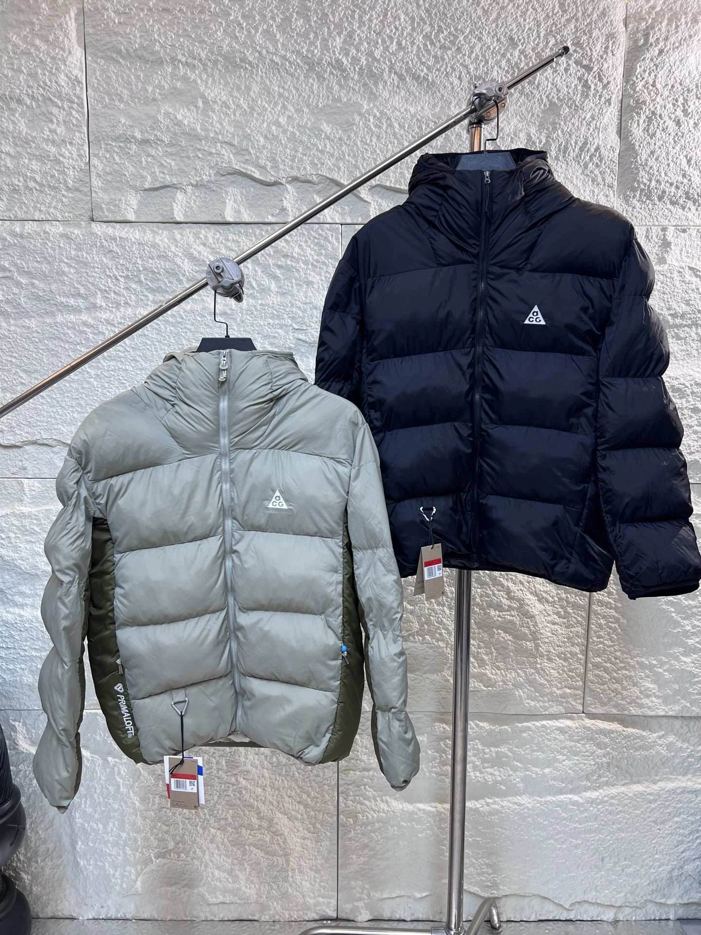 Prada Triangular Chest Emblem And Smooth Insulated Finish Logo Puffer Jacket for commuter