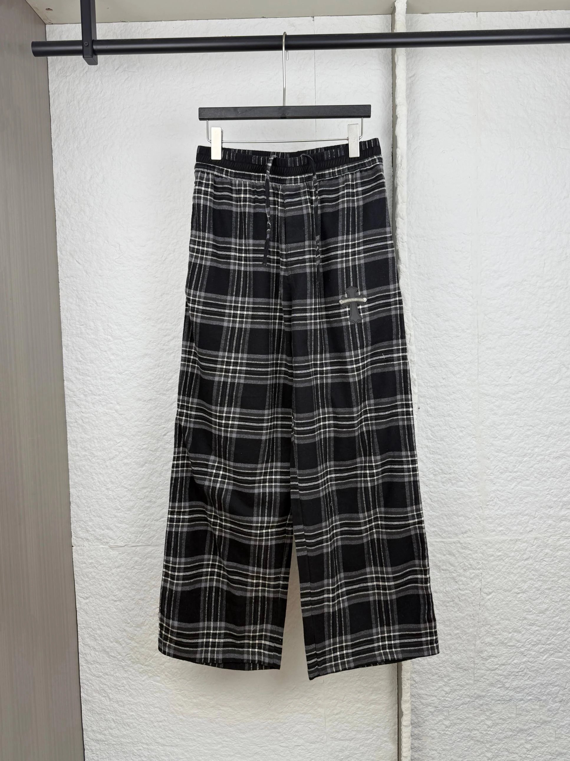 Daily Edit Plaid Wide Trousers in Black And Gray
