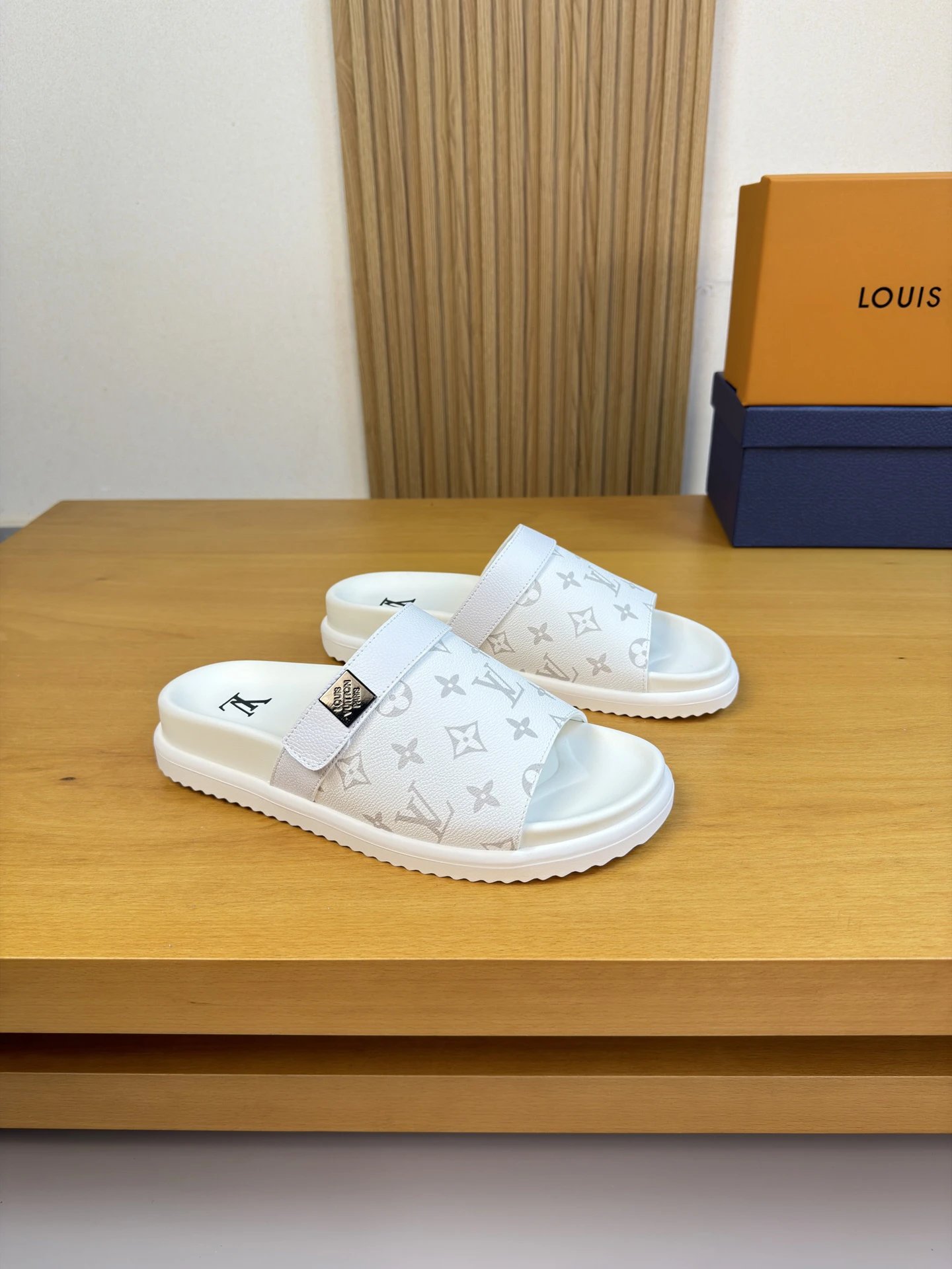 Louis Vuitton Classic Monogram Casual White Slippers