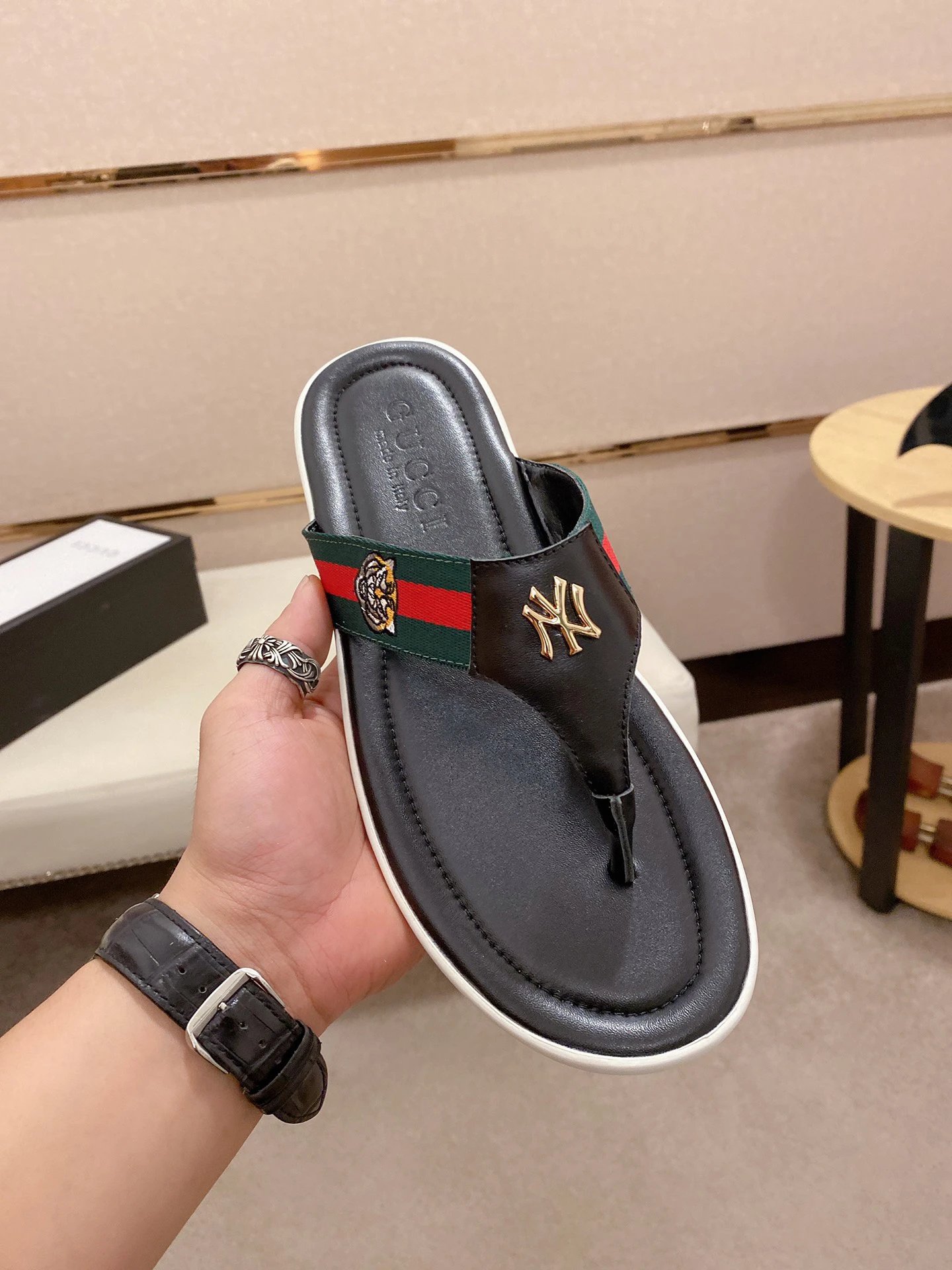 Gucci Co-branded Trendy Casual Black Flip-flops