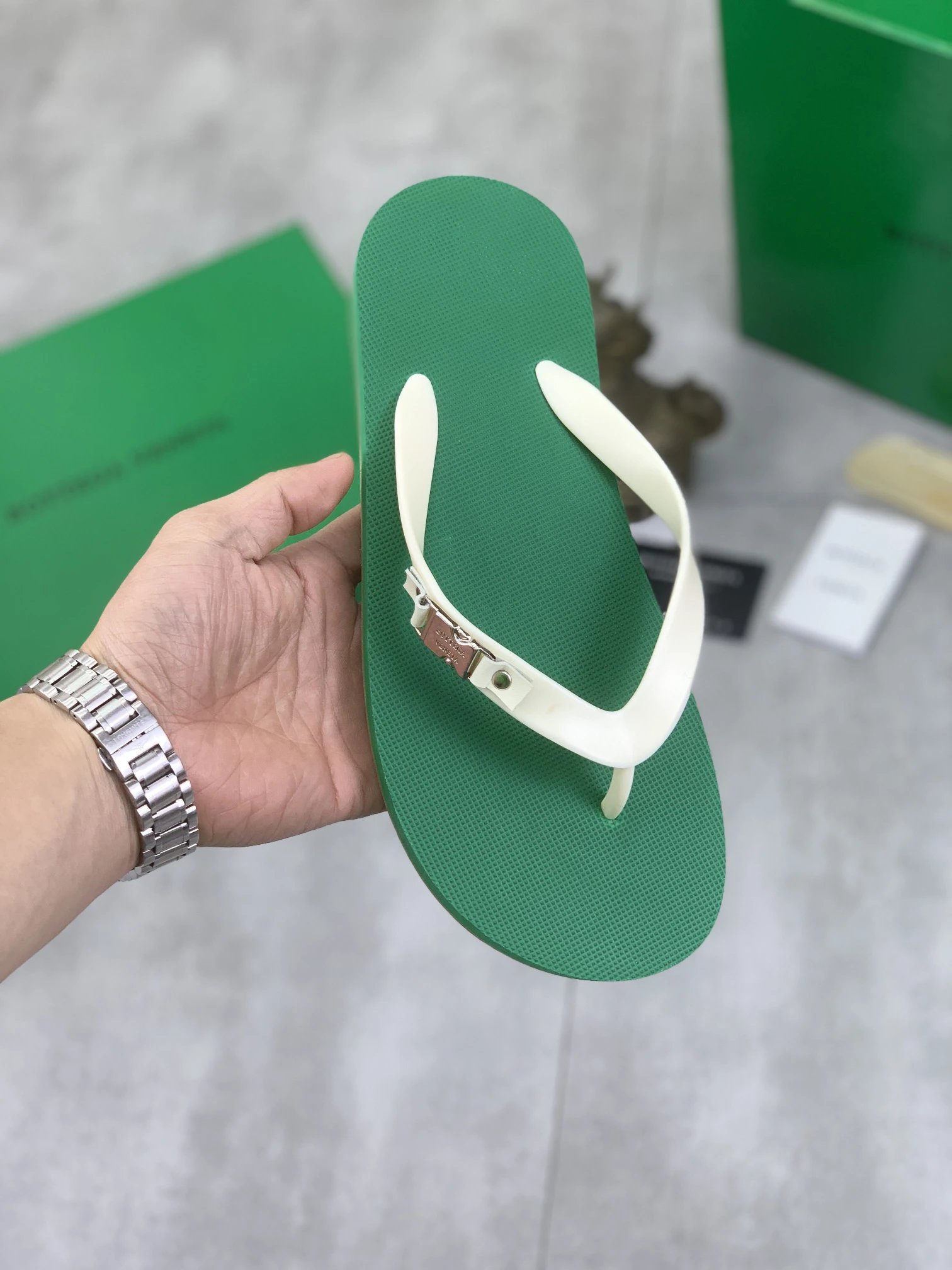 BOTTEGA VENETA Minimalist Style Green and White Colorblock Flip-Flops
