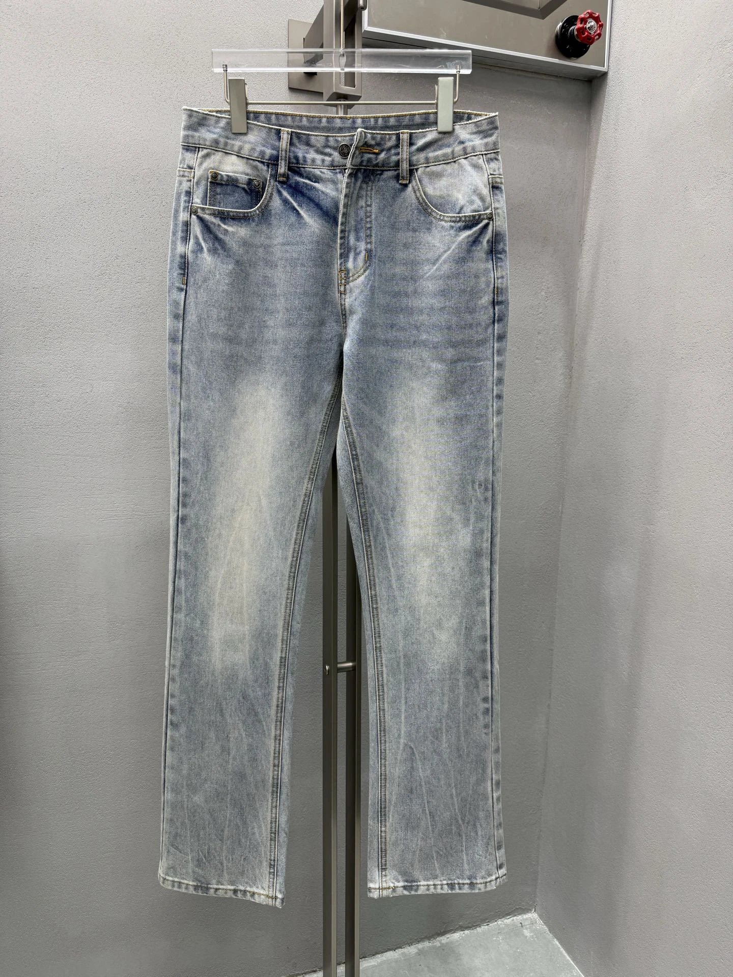Faded Front And Classic Five-Pocket Shape Washed Straight Jeans - Independent Style Weekend Edit