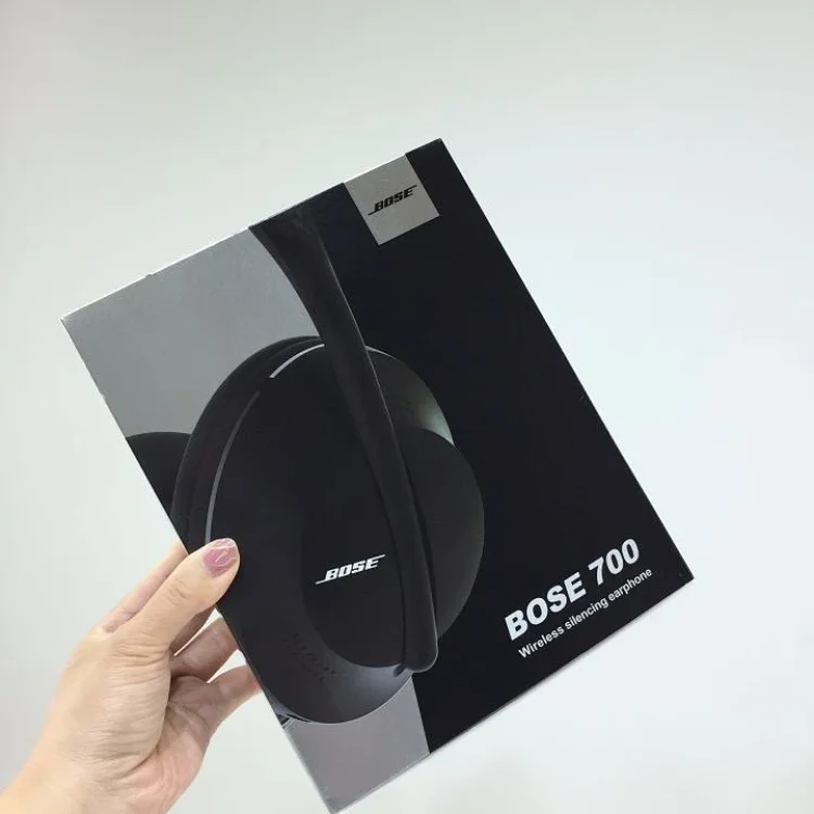 Bose 700 Wireless Headphones in Black