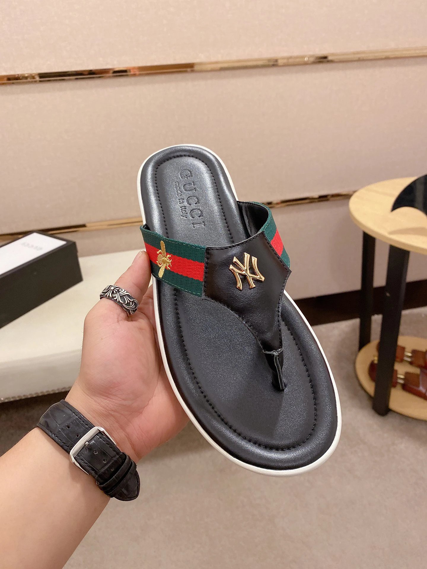 Gucci Co-branded Webbing Light Luxury Style Black Flip-Flops