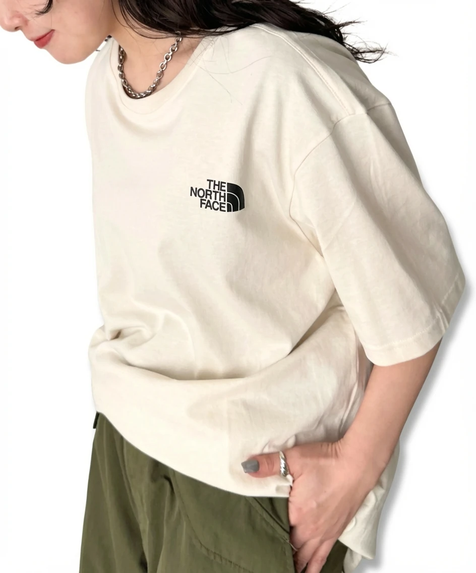 The classic and simple style white T-shirt of The North Face.