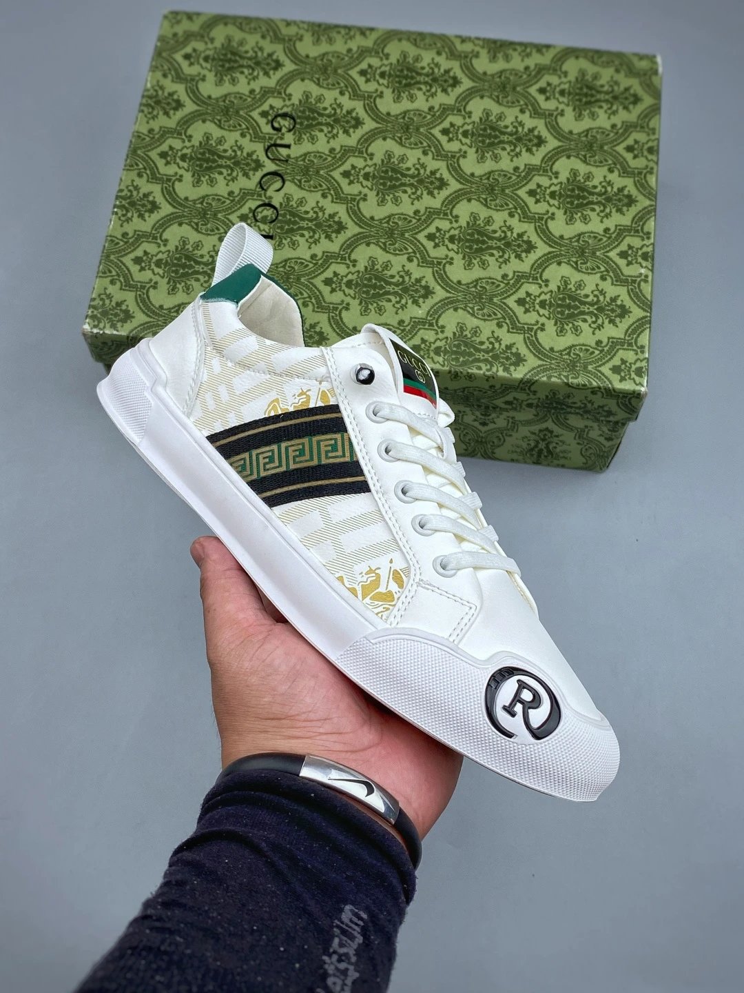 Gucci Low-Top Sneakers in White and Green, Finished with Textured Side Detail