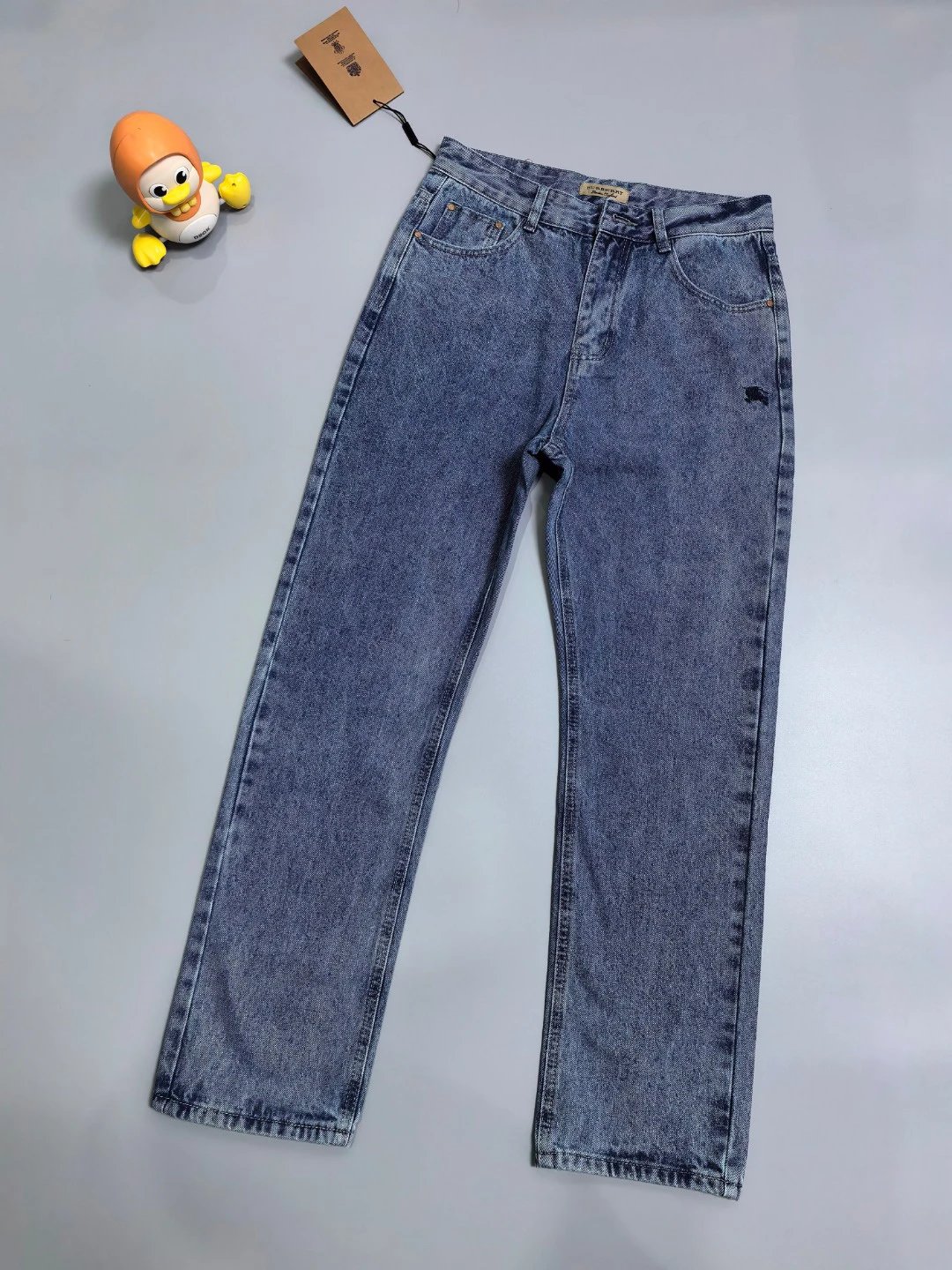 Straight Jeans with clean vintage wash and classic five-pocket cut in Medium Blue