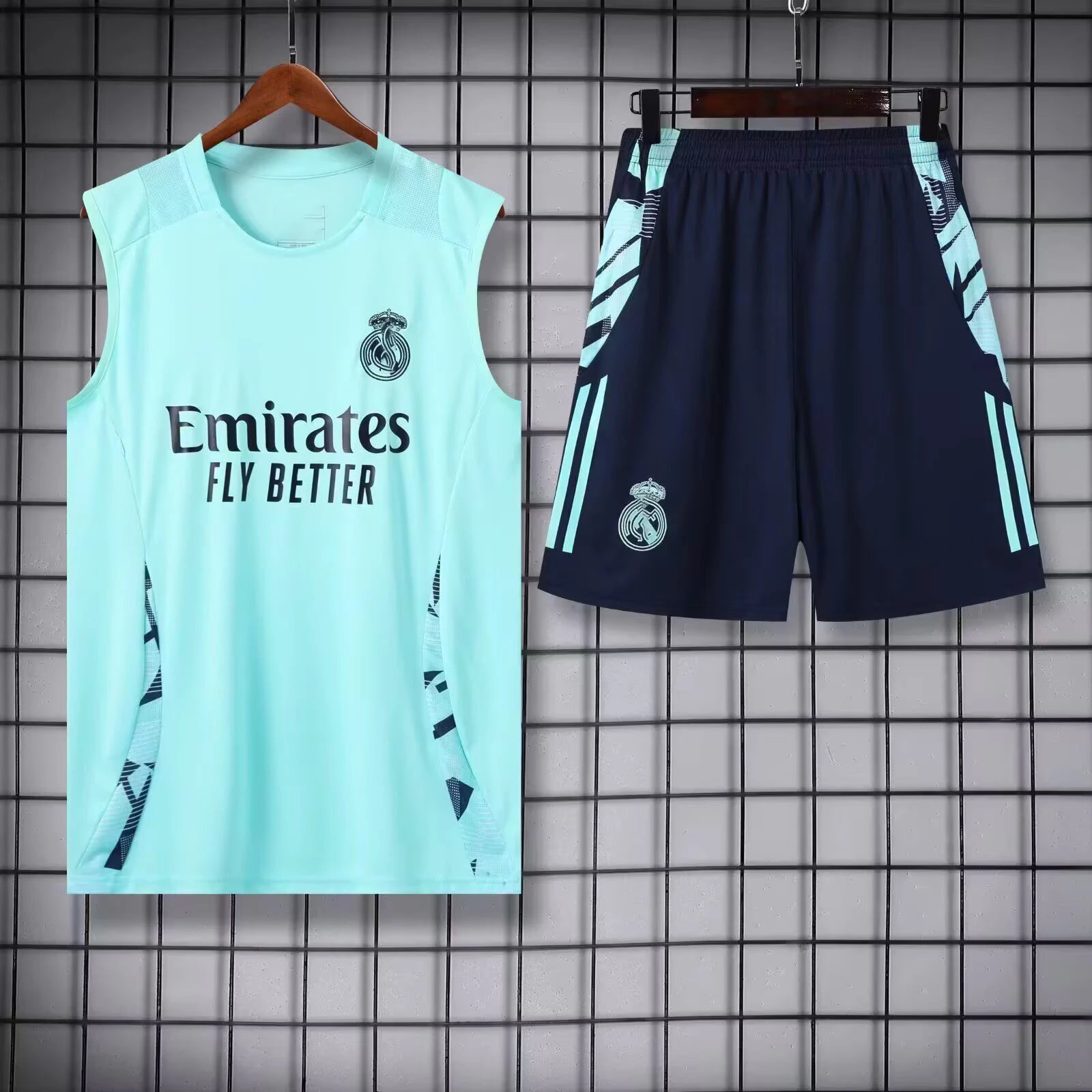 Real Madrid Streetwear Training jersey set Navy Sleeveless Top with Logo Accent