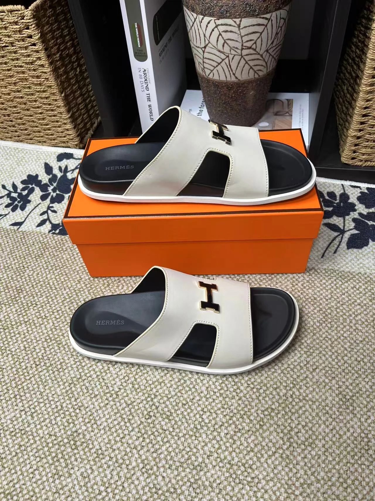 Hermès H Series Light Luxury Style Off-white Slide Sandals