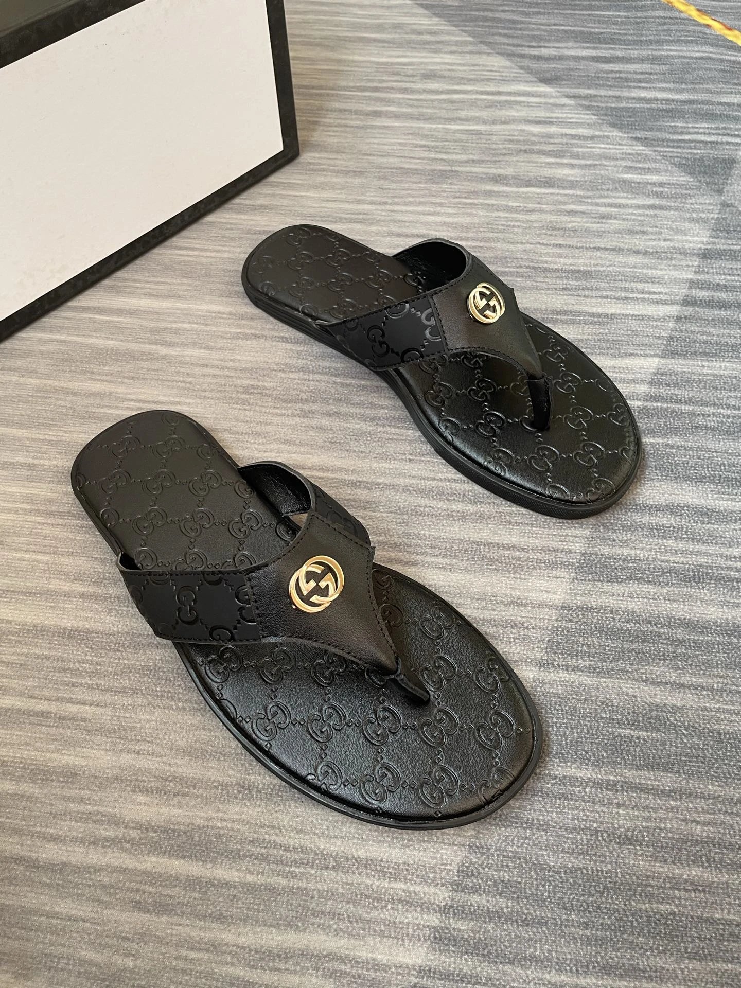 Gucci Double-G Embossed Light Luxury Style Black Flip-Flops
