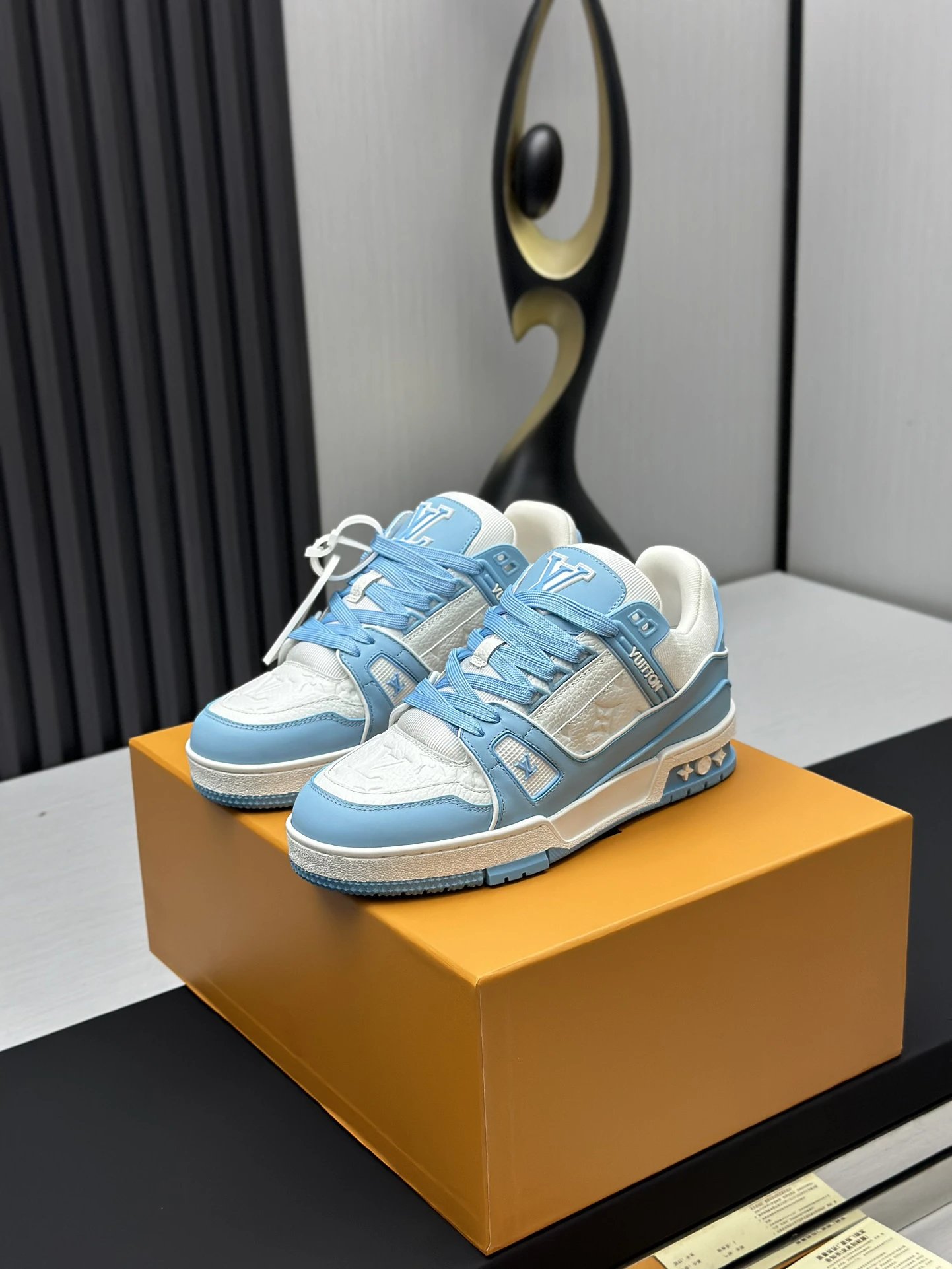 Louis Vuitton Blue Low-top Sneaker with Blue Cream Low-top on Detail