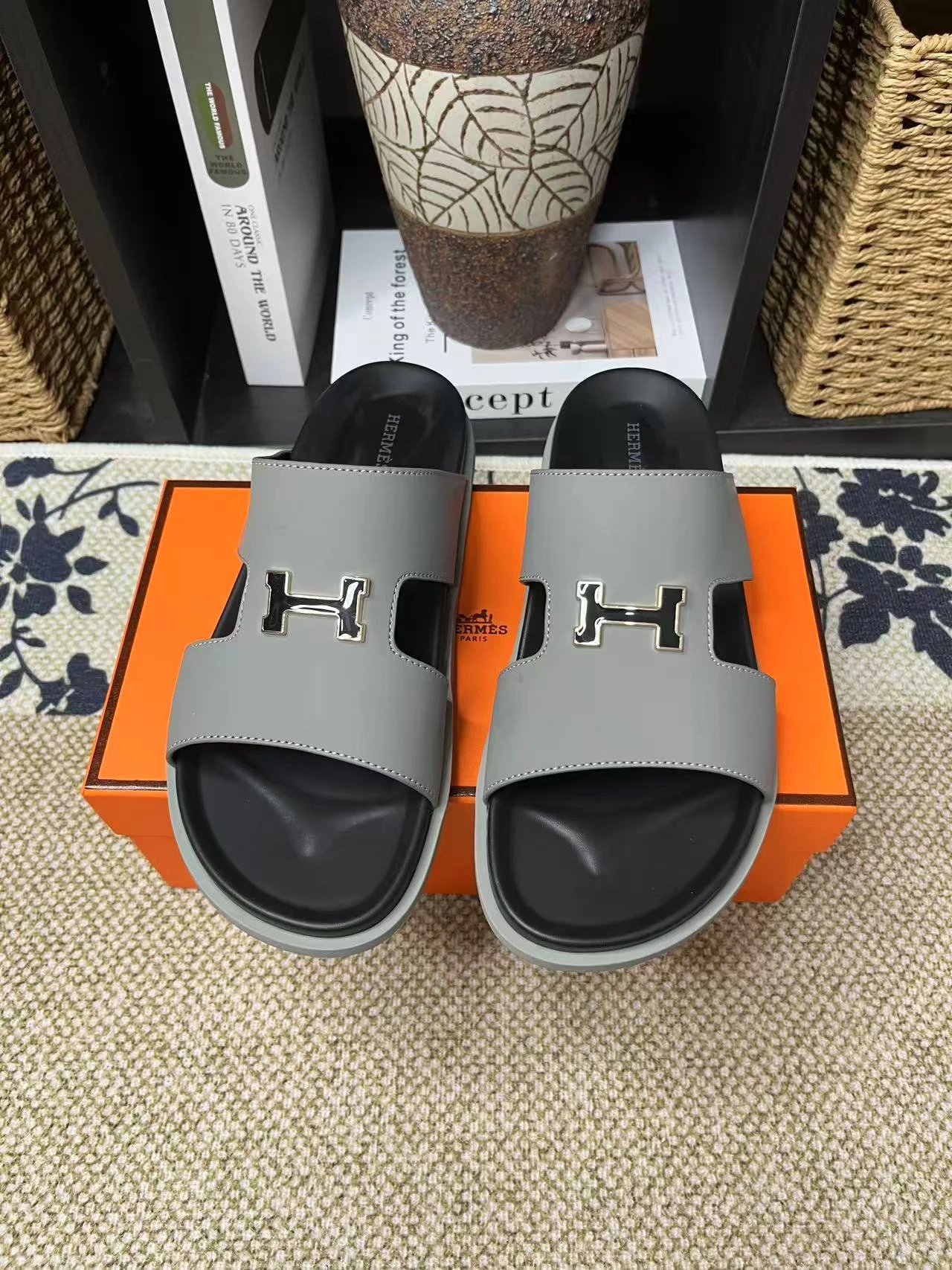 Hermès H-Buckle Minimalist Style Light Gray Slide Sandals