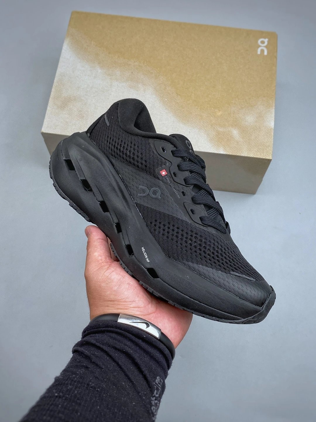 On Black Streamlined Toe Cloud Runners