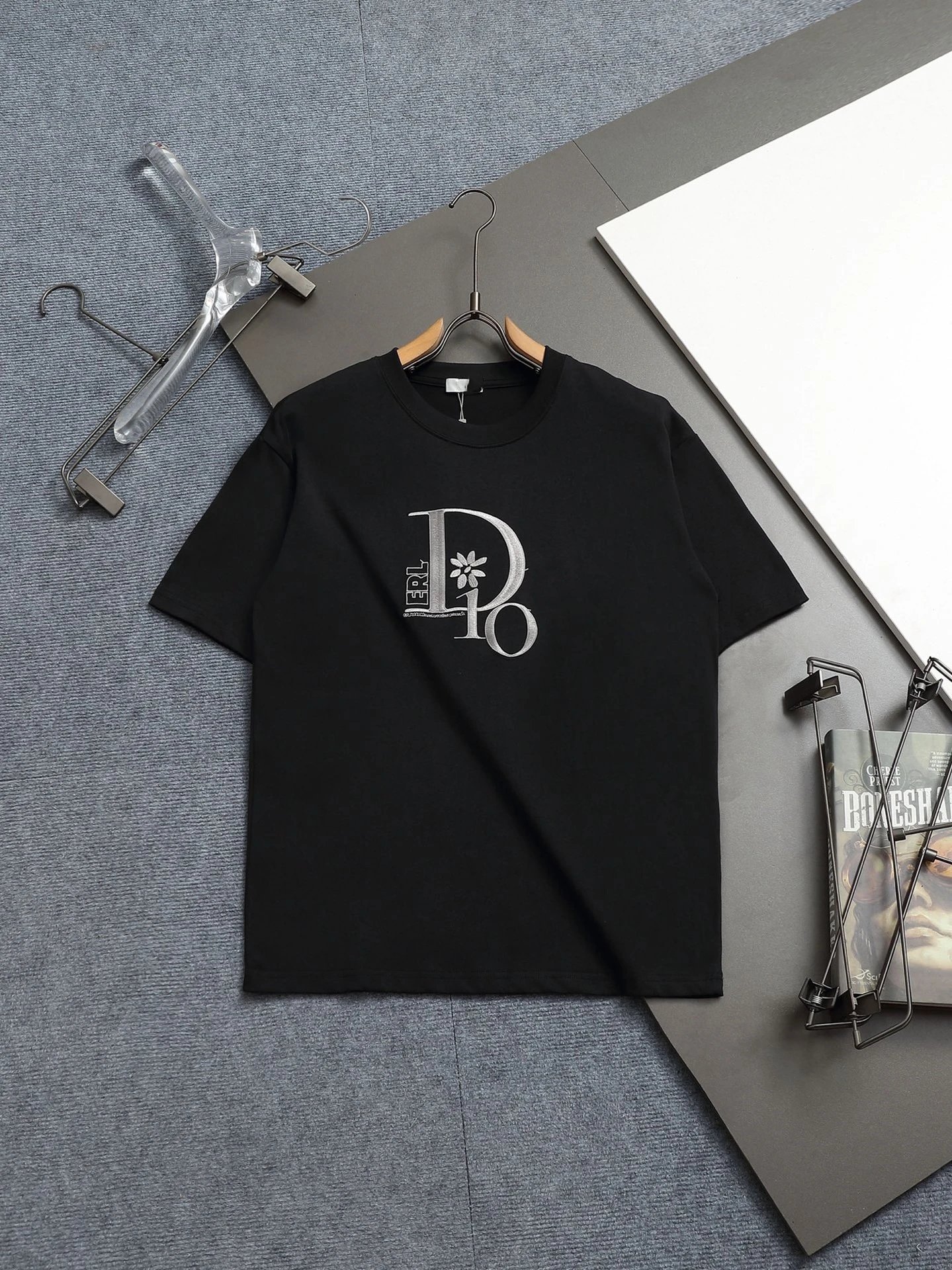 Dior Co-branded Embroidered Light Luxury Style Black Short-sleeve T-shirt