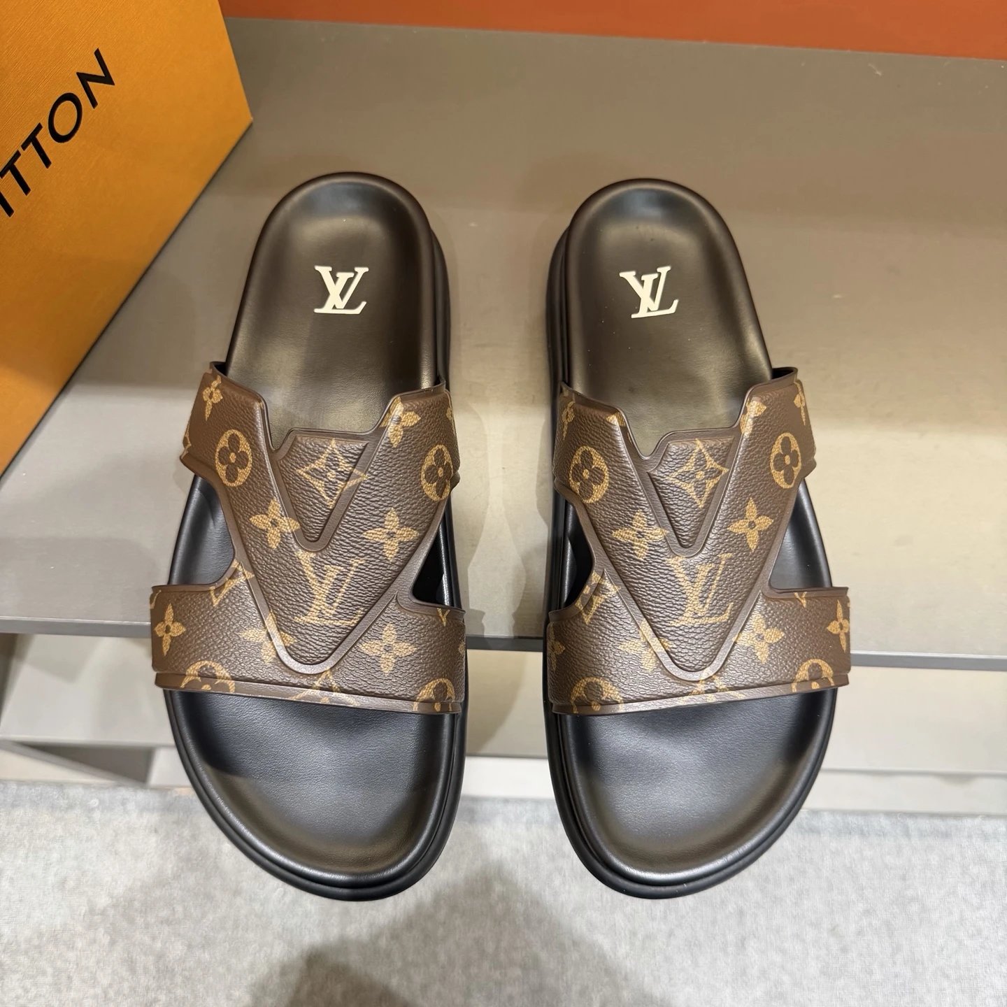 Louis Vuitton Monogram Light Luxury Style Brown Slippers