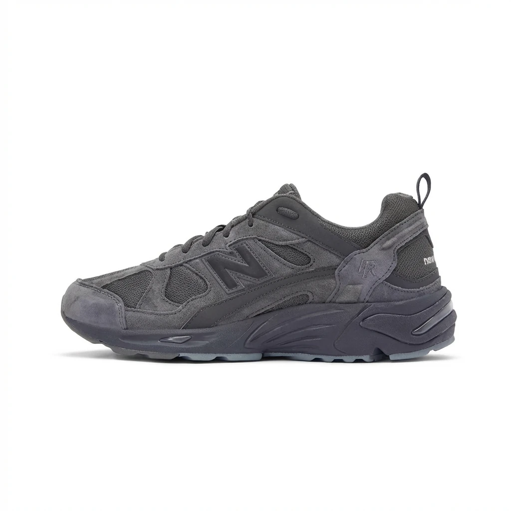 New Balance retro-style grey sports shoes