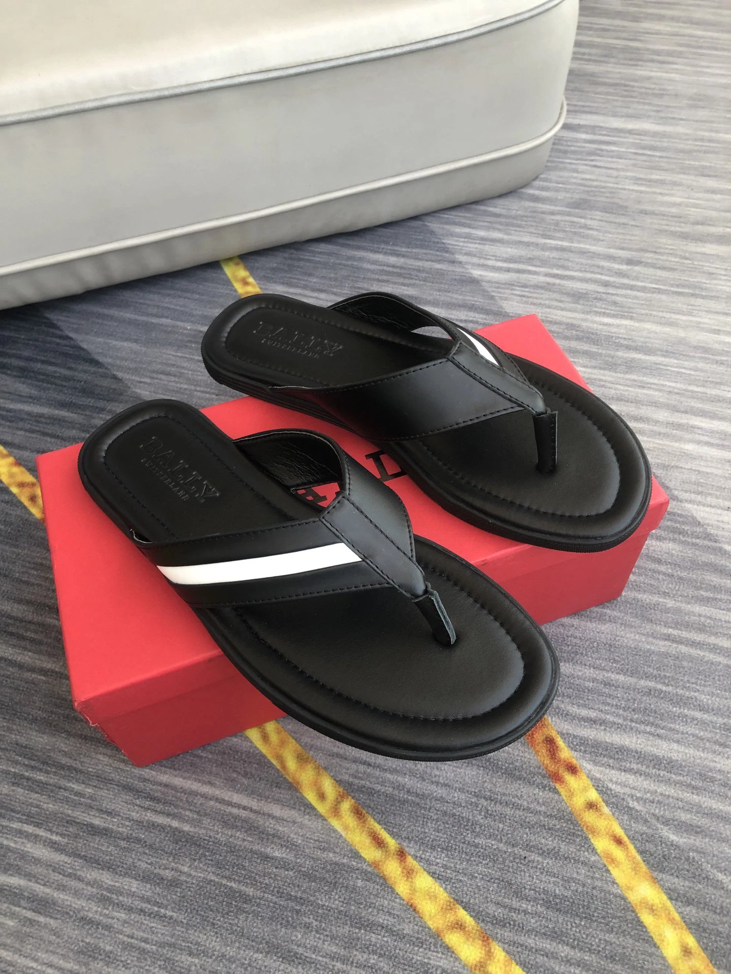 BALLY Classic Casual Black and White Flip-Flops