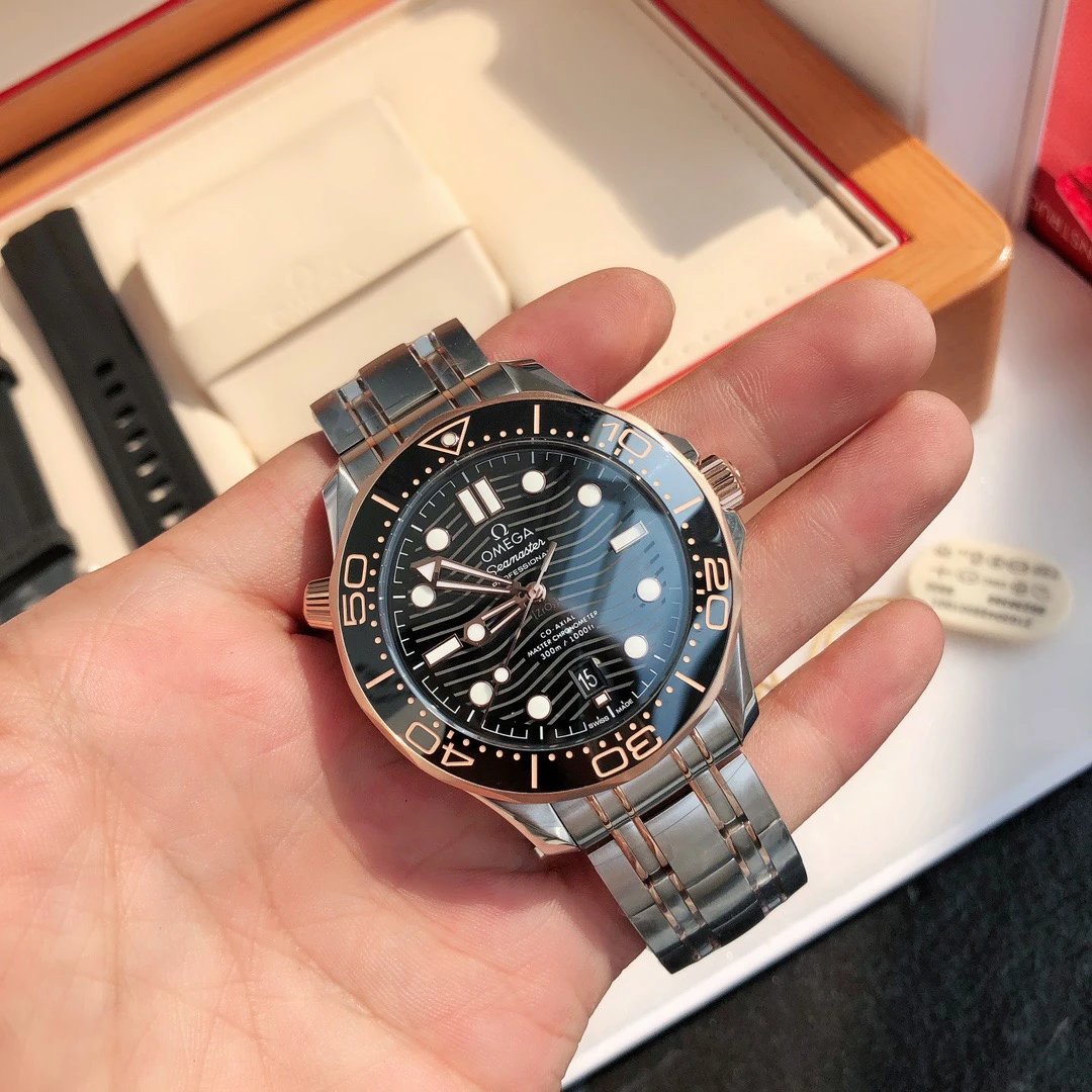 Wave-Pattern Dial Seamaster Dive Watch - Omega Essential Edit
