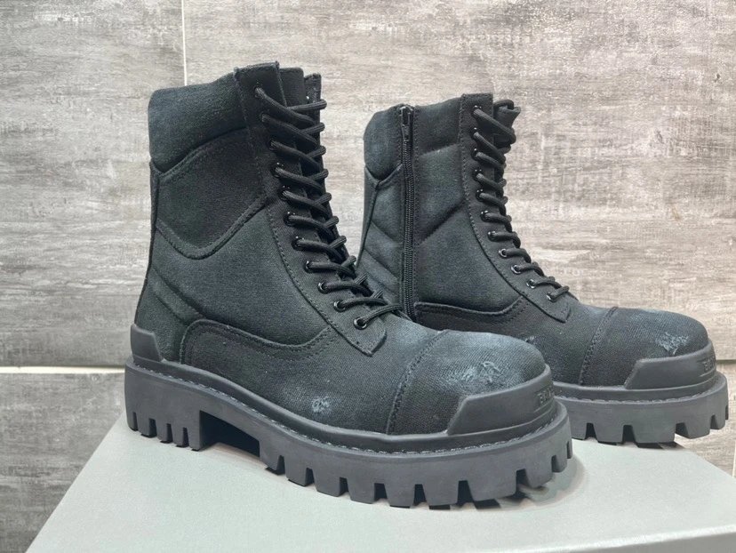 Combat Boot with Black Lace-up Boot for Casual Outfits