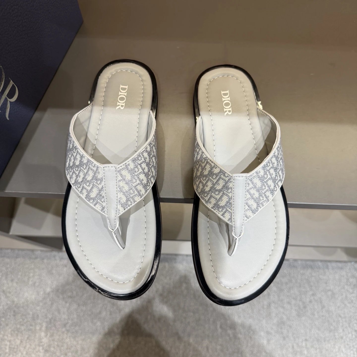 Dior Oblique Collection Light Luxury Style Light Gray Flip-Flops