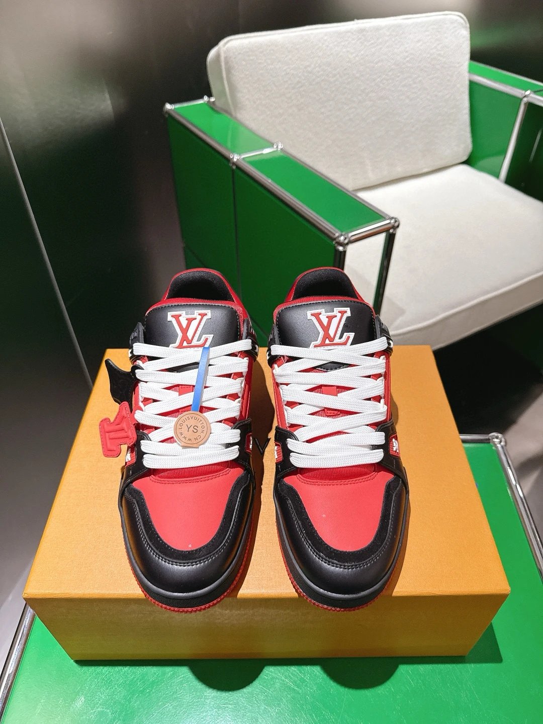 Red Black Low-top in Green Louis Vuitton Red Black Low-top Sneaker for Photo Ready Styling