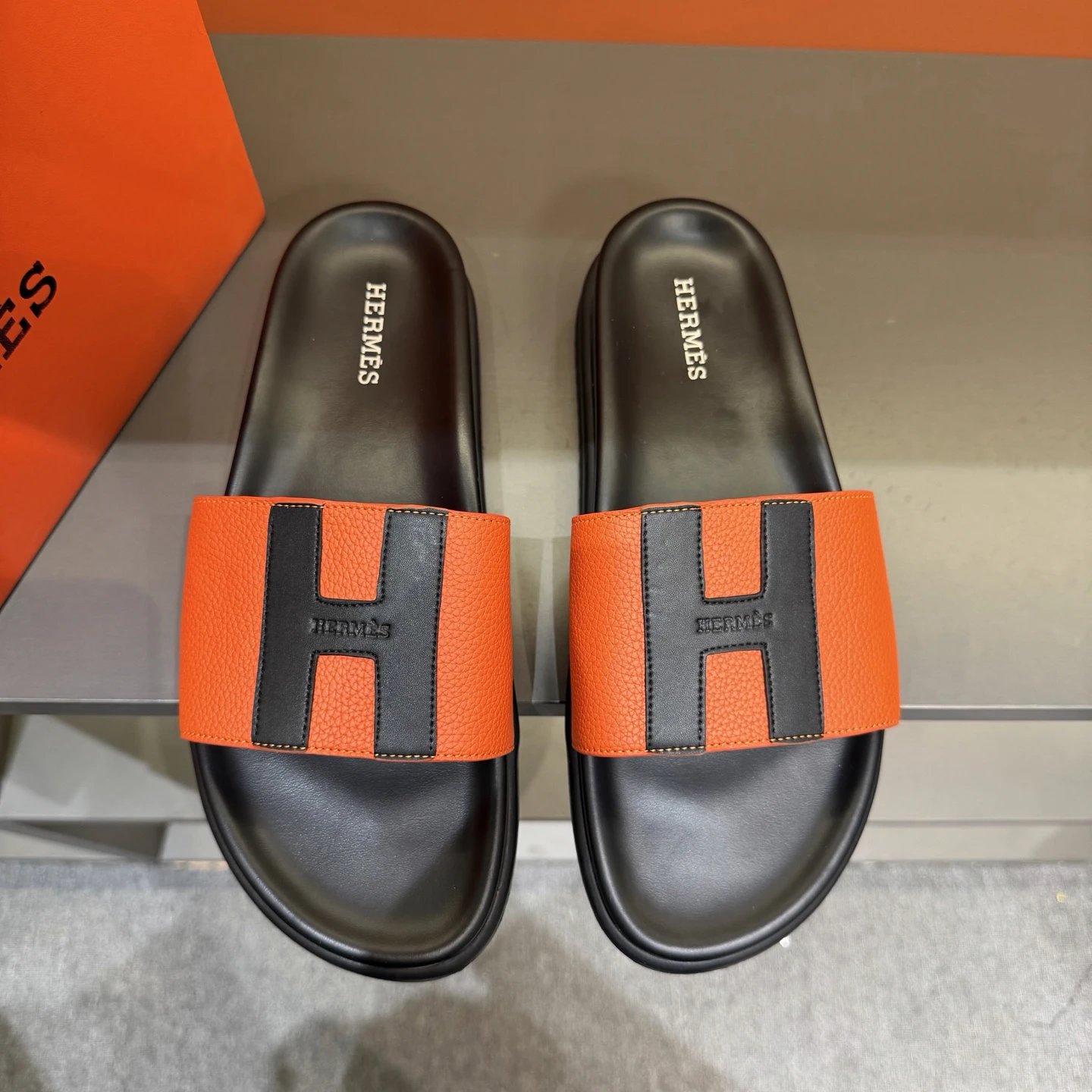 Hermès H Series Light Luxury Style Orange and Black Slide Slippers