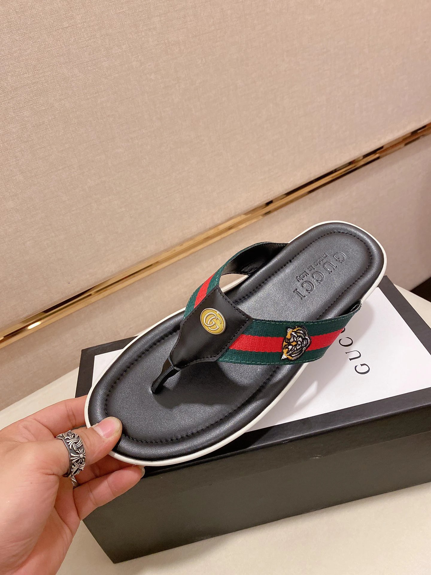 Gucci Tiger Head Embroidered Casual Black Flip-Flops