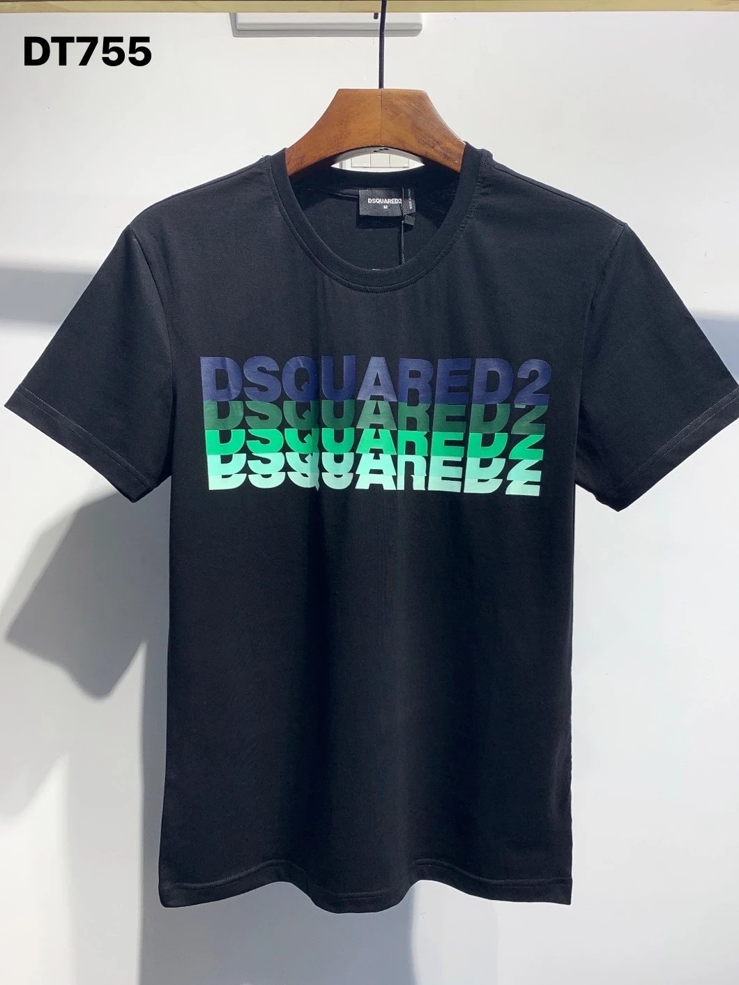 DSQUARED2 Trendy Black Short-sleeve T-shirt with Gradient Letters