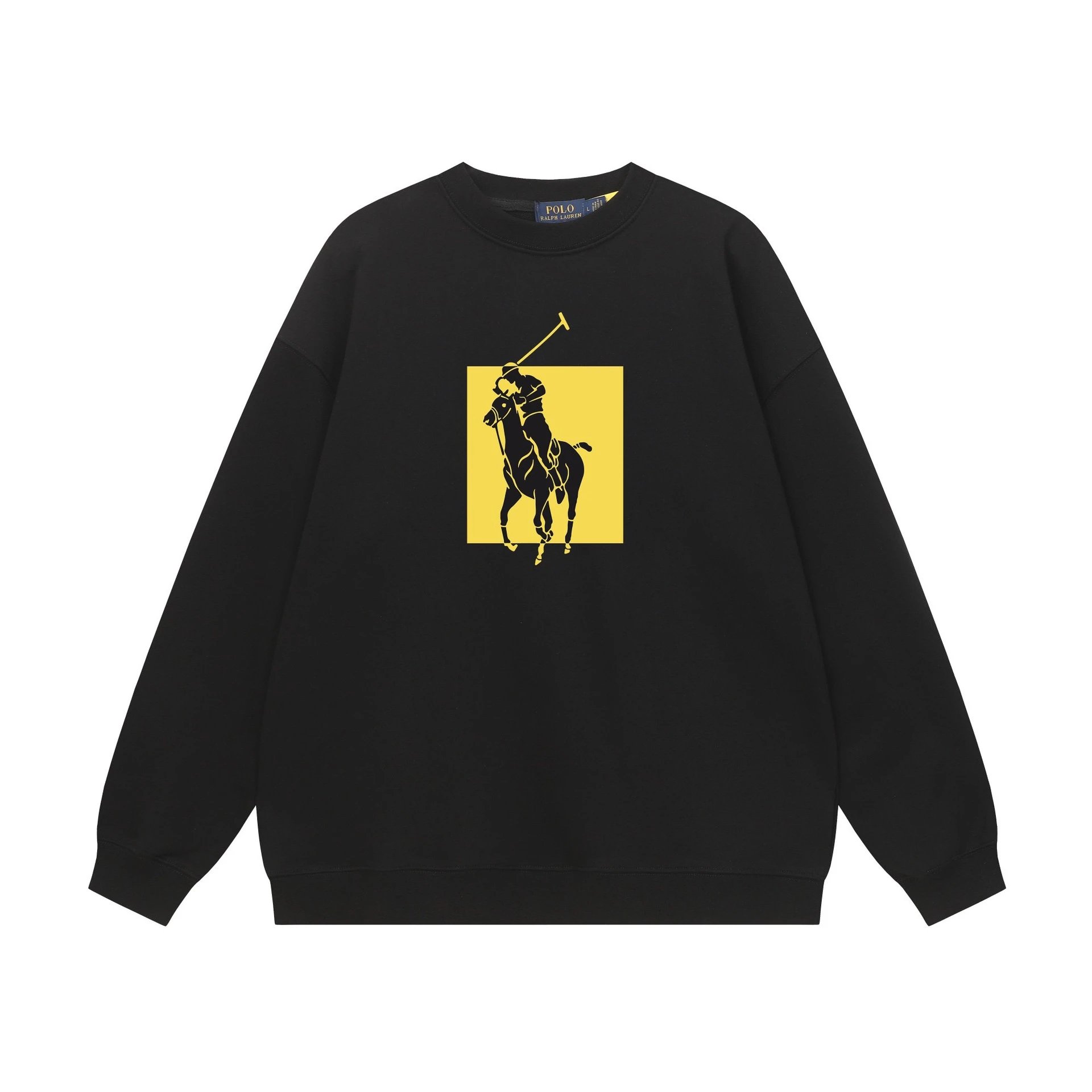 The classic black sweatshirt of Ralph Lauren.