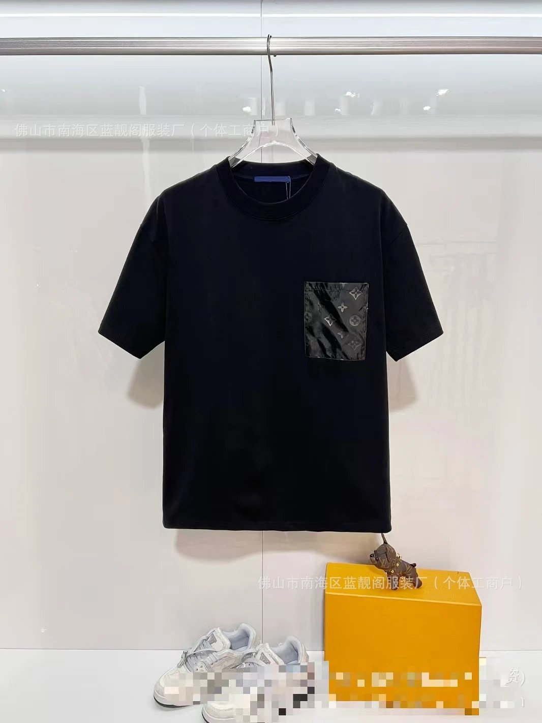 Louis Vuitton Monogram Casual Style Black T-Shirt