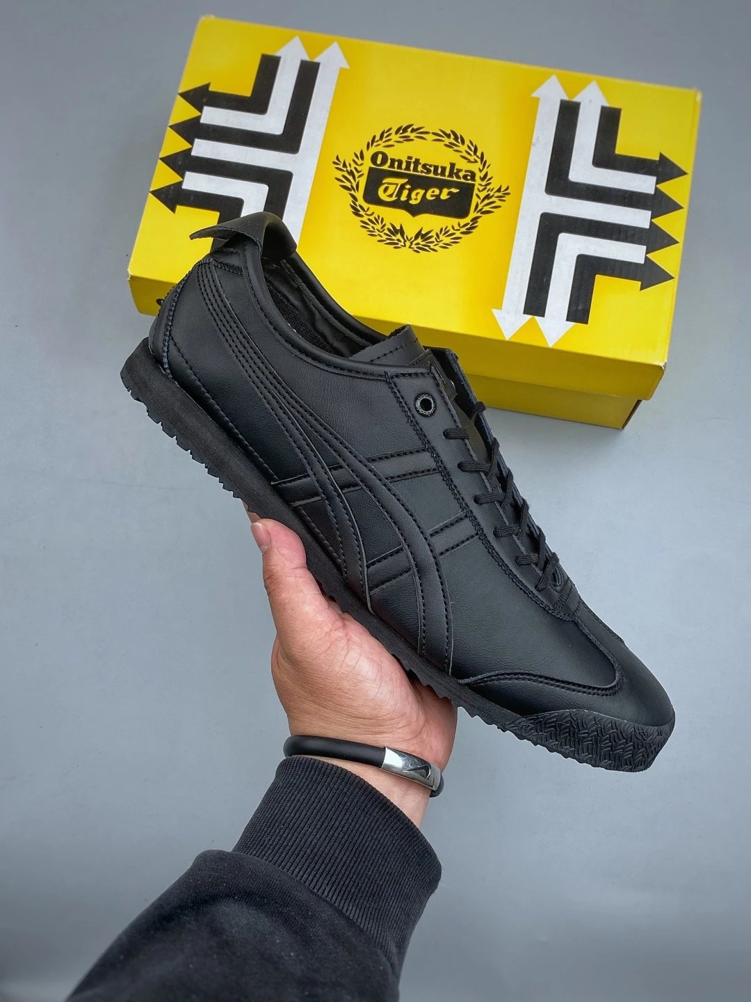 Onitsuka Tiger Black Low-Top Sneakers, Contrast Heel Tab