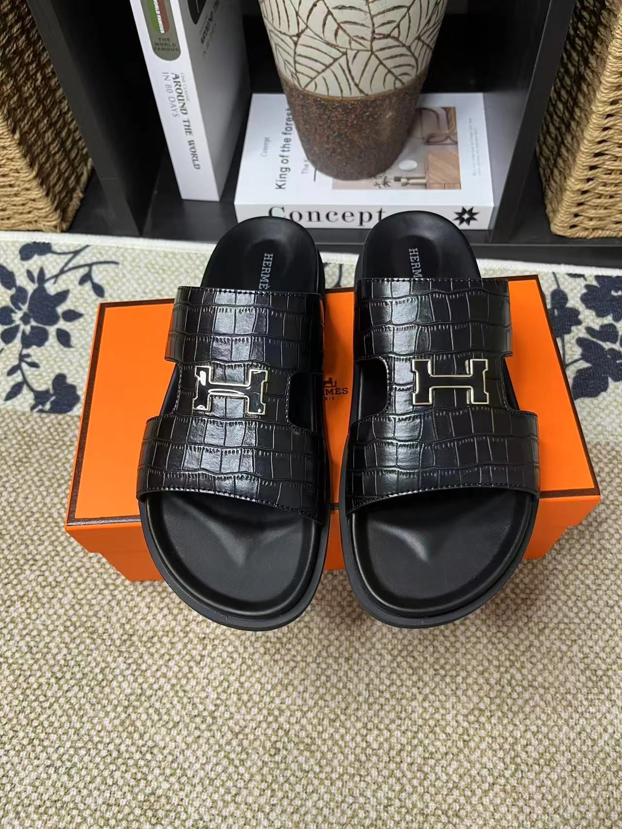 Hermès H-buckle Crocodile Pattern Light Luxury Style Black Slippers