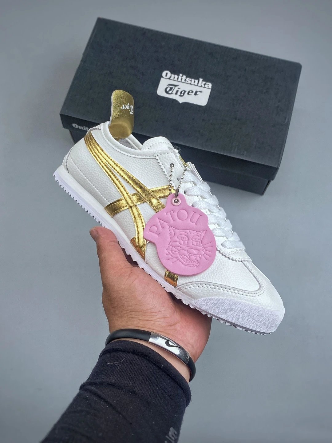 Onitsuka Tiger Low-Top Sneakers in White and Gold with Vintage-Inspired Shape