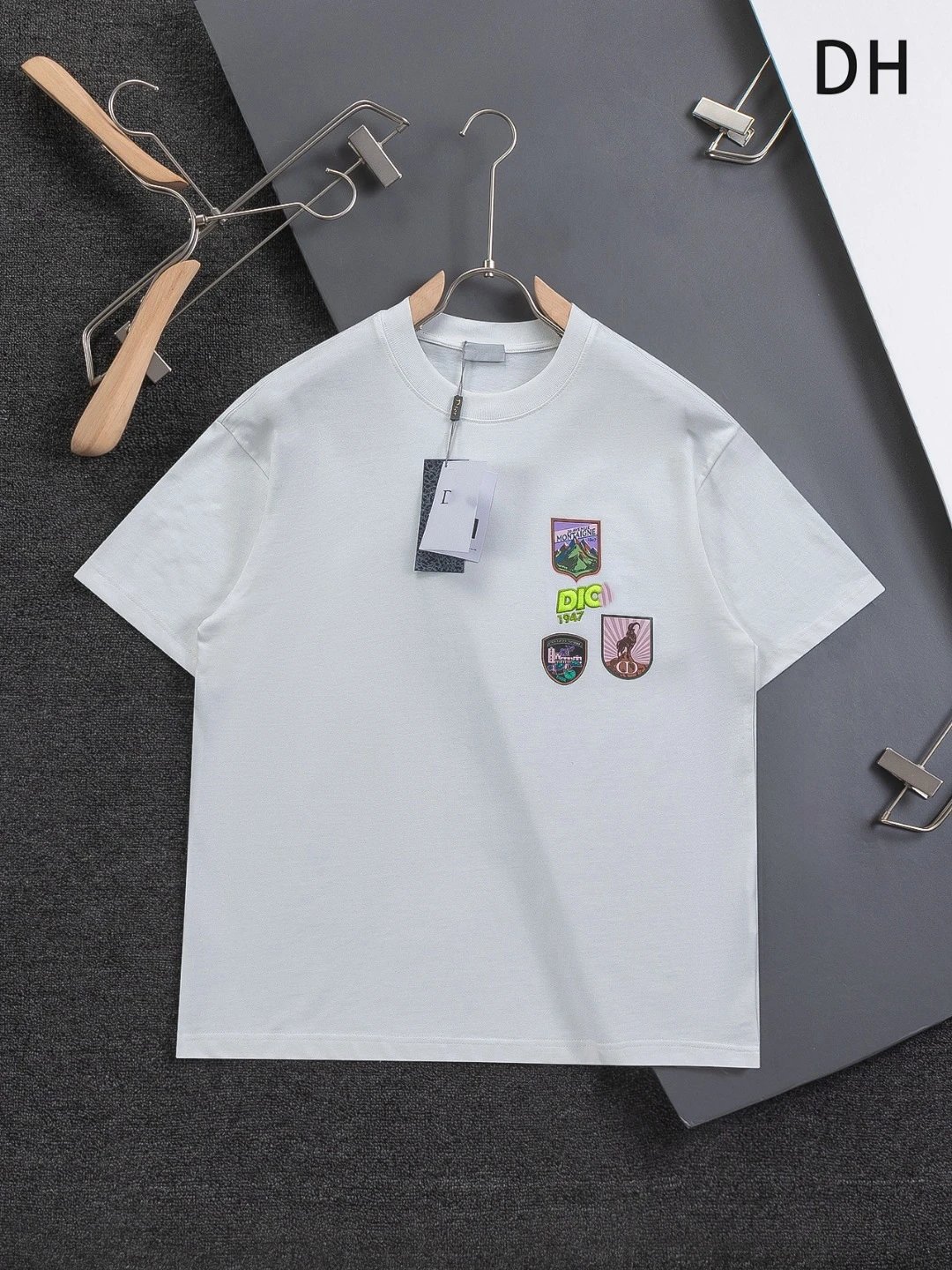 Dior Embroidered Badge Casual Style White Short-sleeve T-shirt