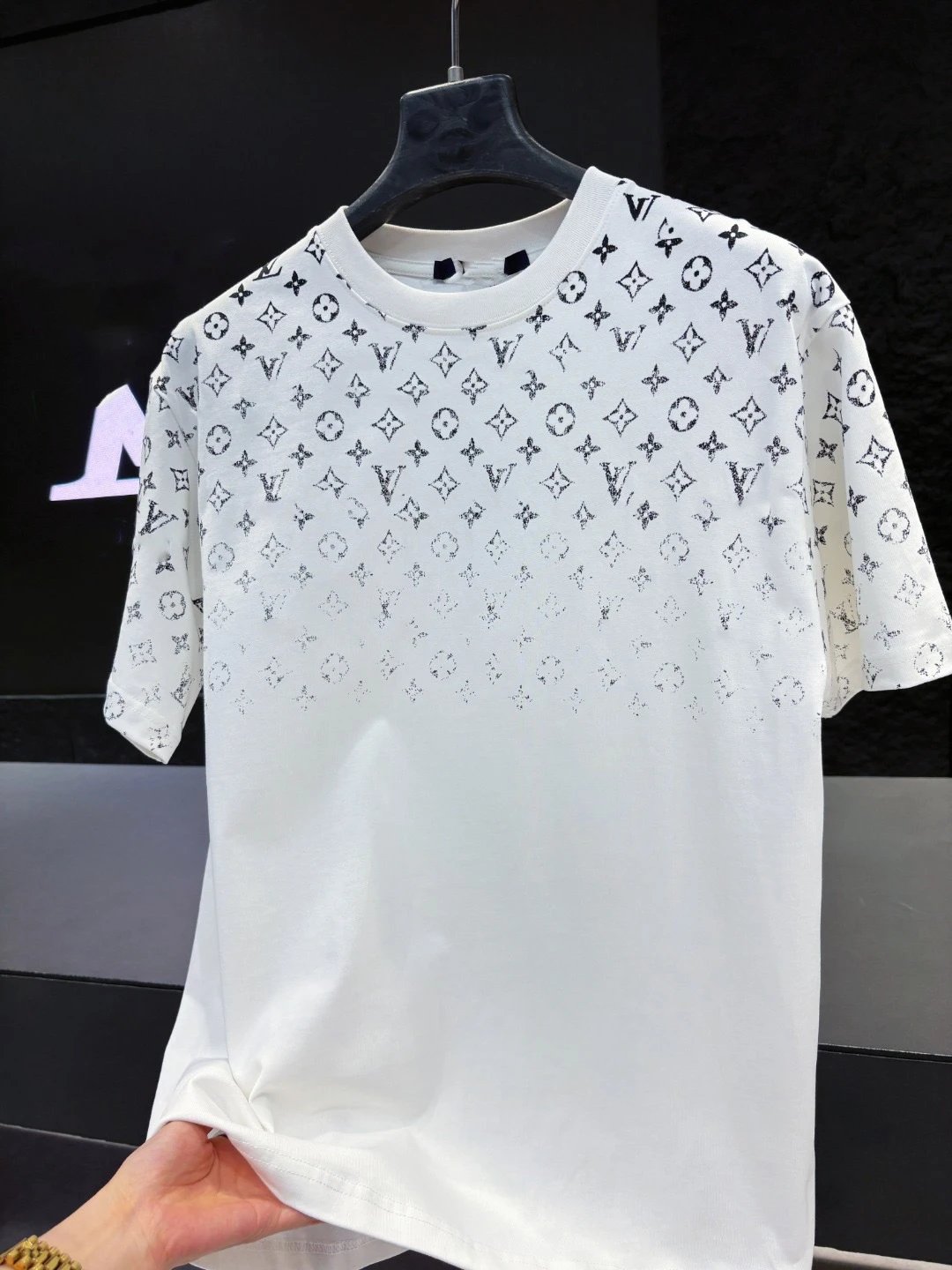 Louis Vuitton Classic Monogram Light Luxury Style White T-shirt