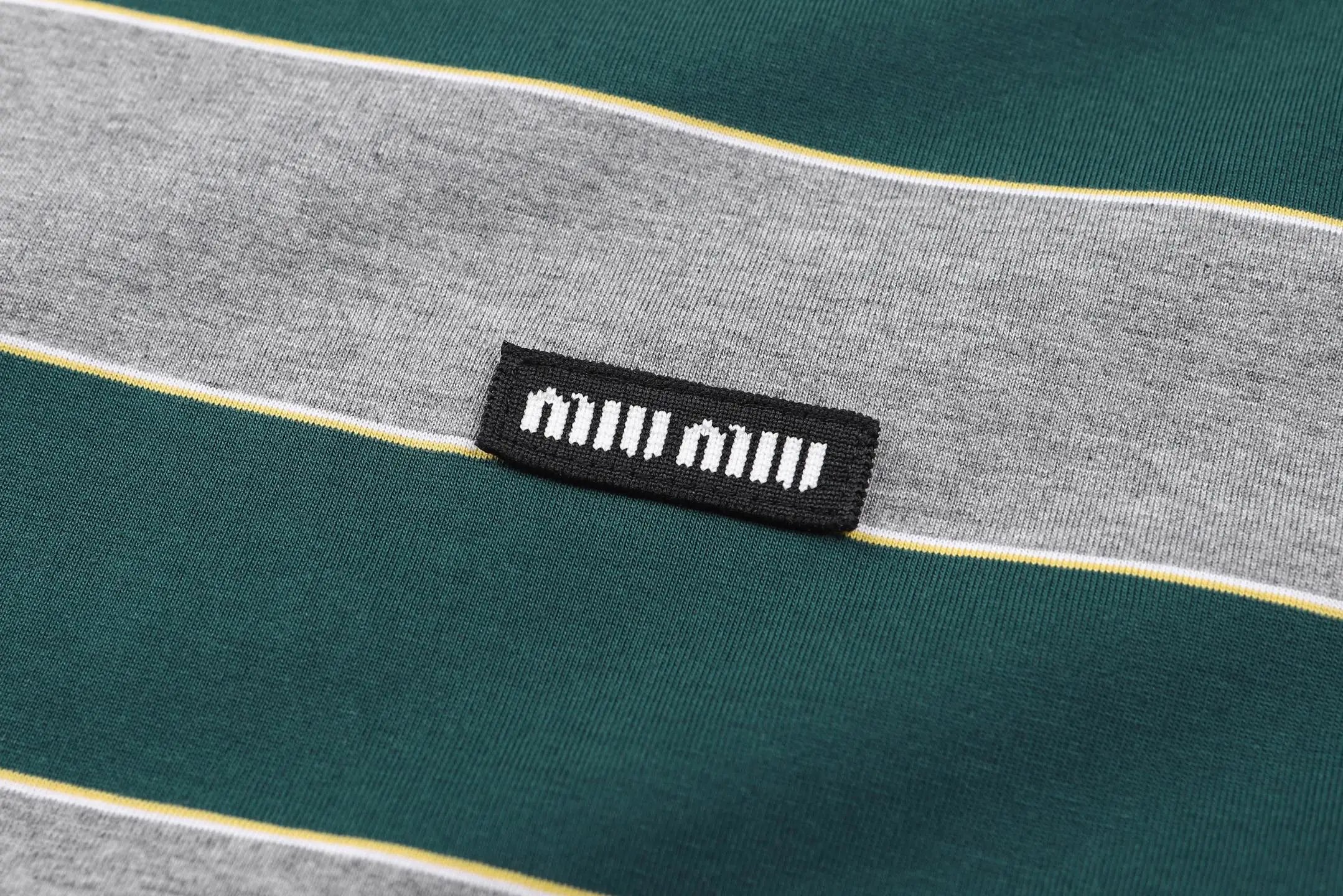 Travel Look Miu Miu Knit Top Graphic Front