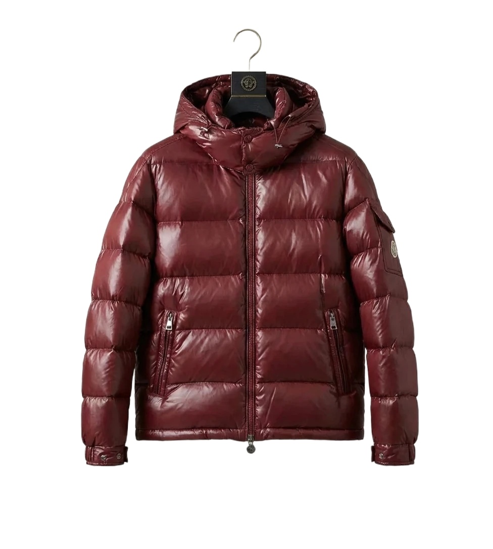 The classic burgundy down jacket of Moncler