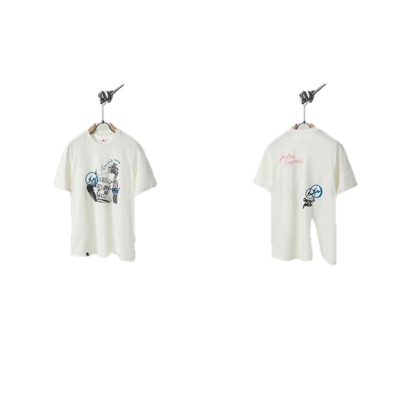 Travis Scott x Jordan Co-branded Graffiti-style Off-white T-shirt