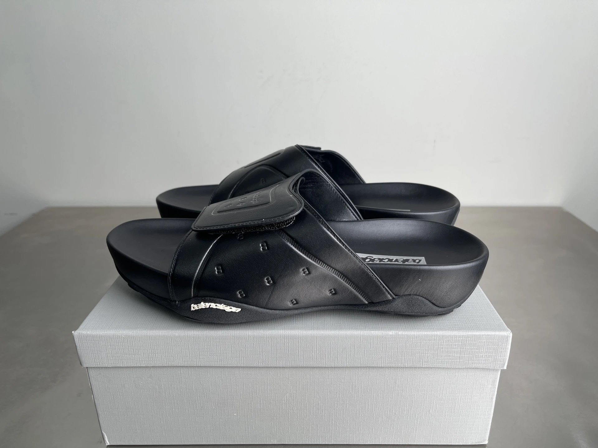 Balenciaga Thick-Soled Embossed Cool Street-style Black Slides