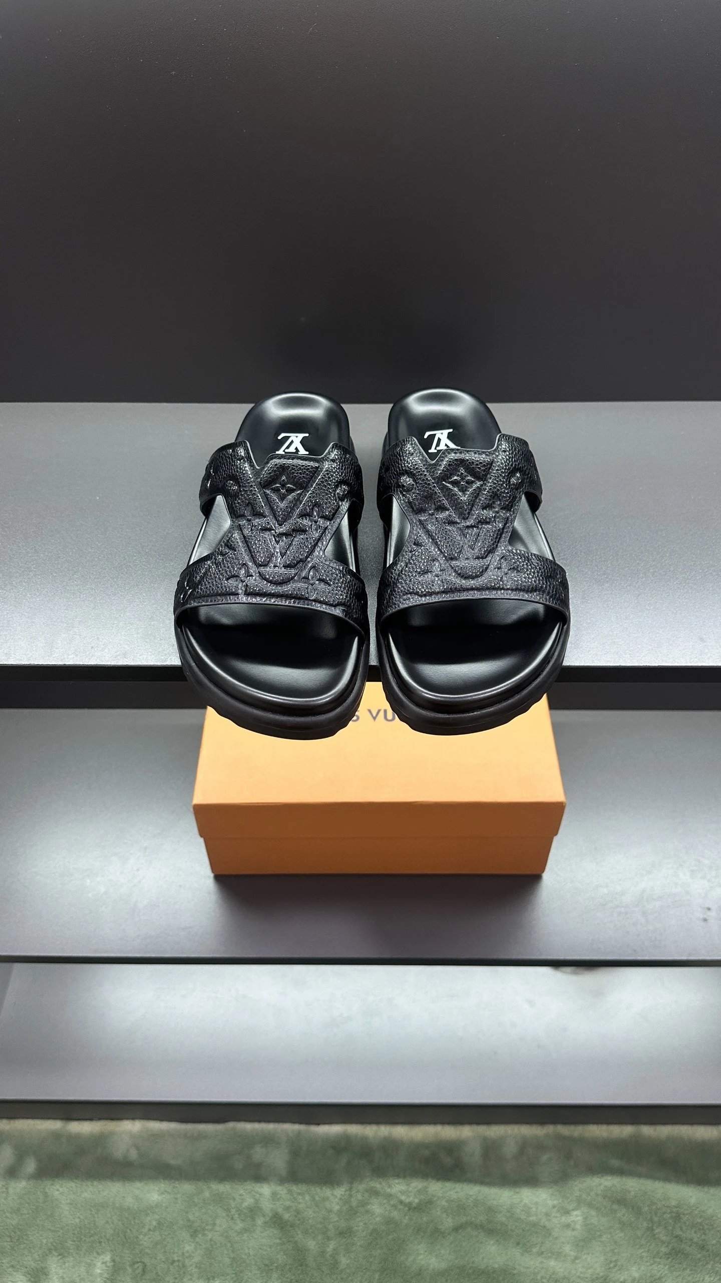Louis Vuitton LV Monogram Light Luxury Style Black Slippers