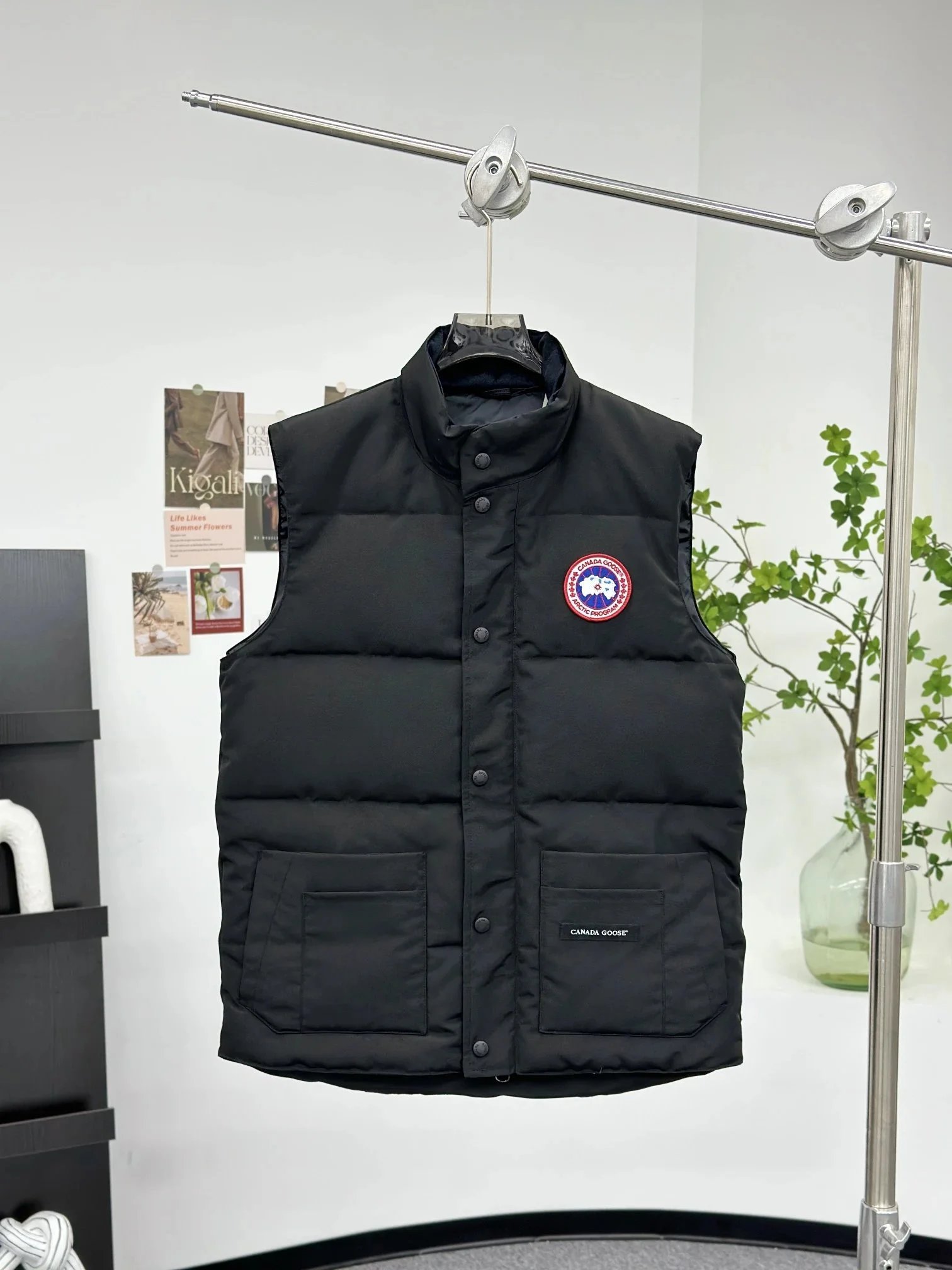 Canada Goose Streetwear Puffer vest Cream Button Vest with Logo Accent