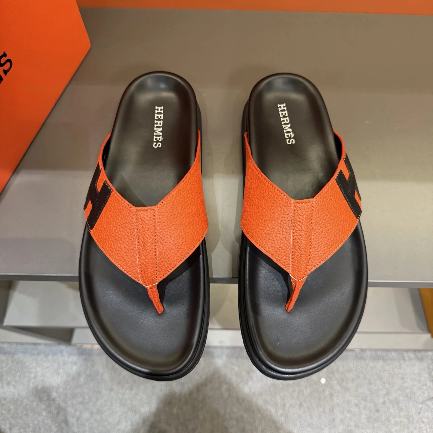 Hermès Light Luxury Casual Orange & Black Flip-Flops