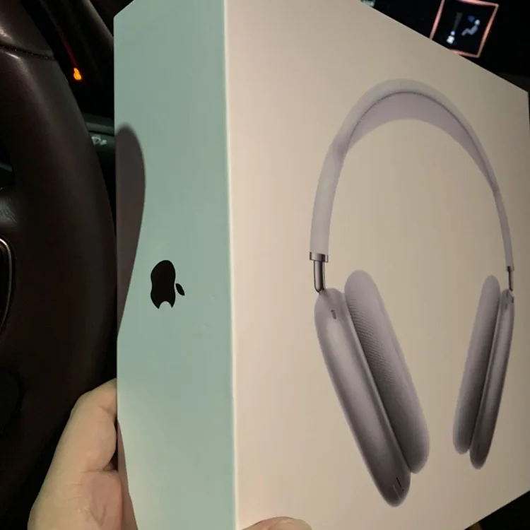 Apple AirPods Max Headphones in Silver