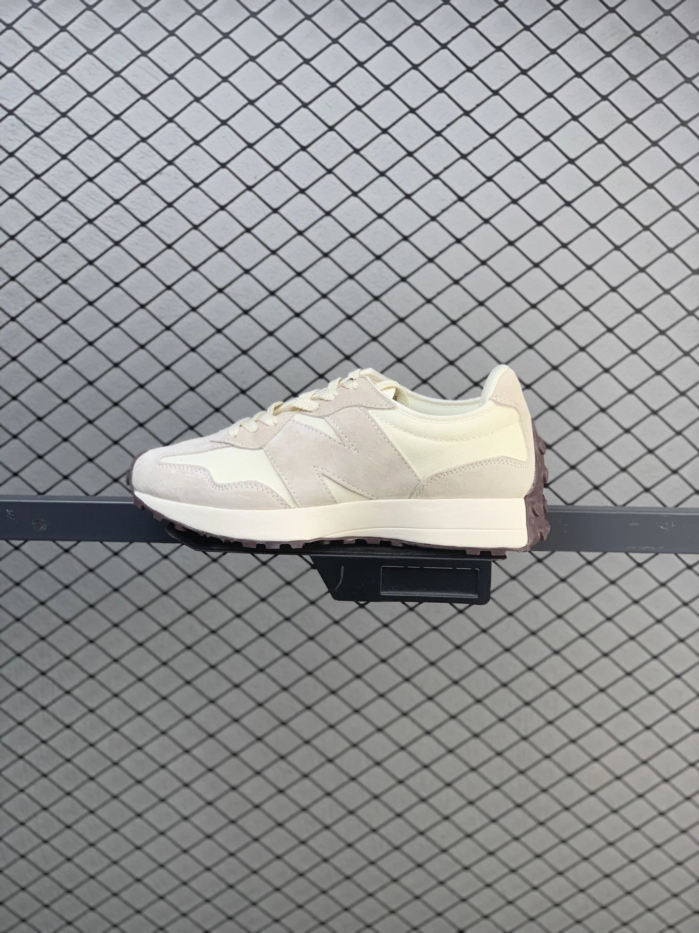 New Balance Cream and Beige Retro Runners and Sculpted Cushioning