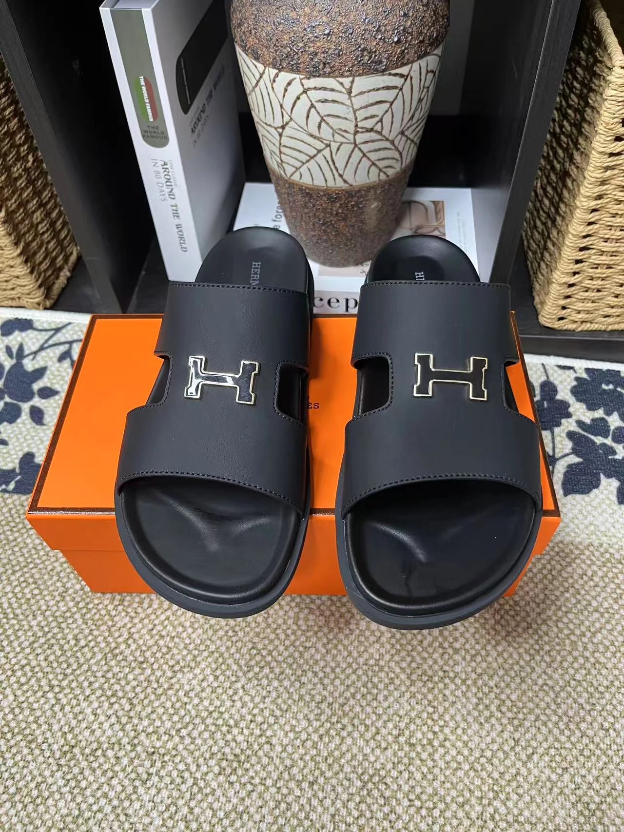 Hermès H Series Light Luxury Style Black Slide Sandals