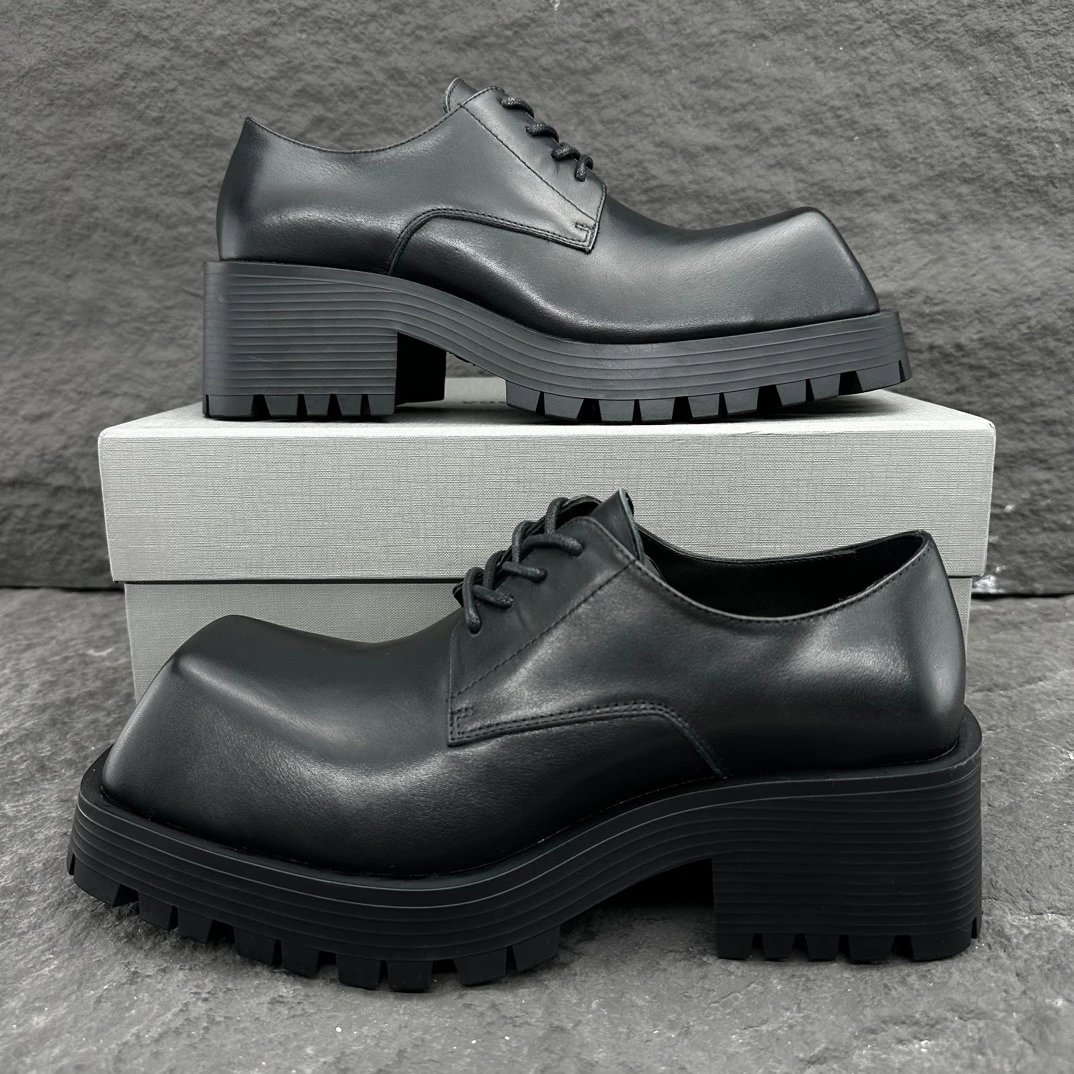 Black Platform Loafer with Smooth Black Loafer for Streetwear Looks
