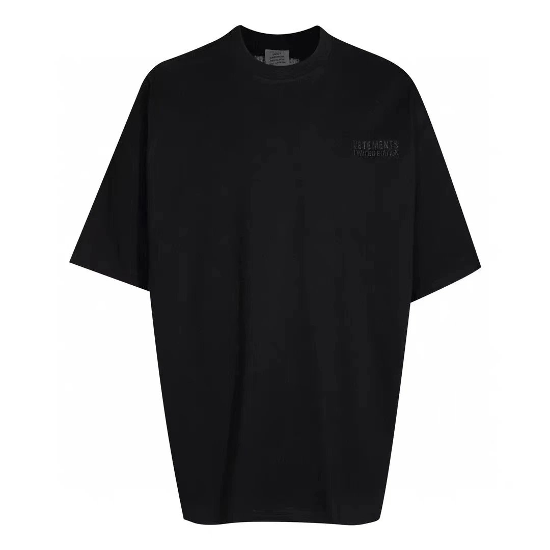 Relaxed Statement graphic T-shirt Black Colorful Lucky with Versatile Design