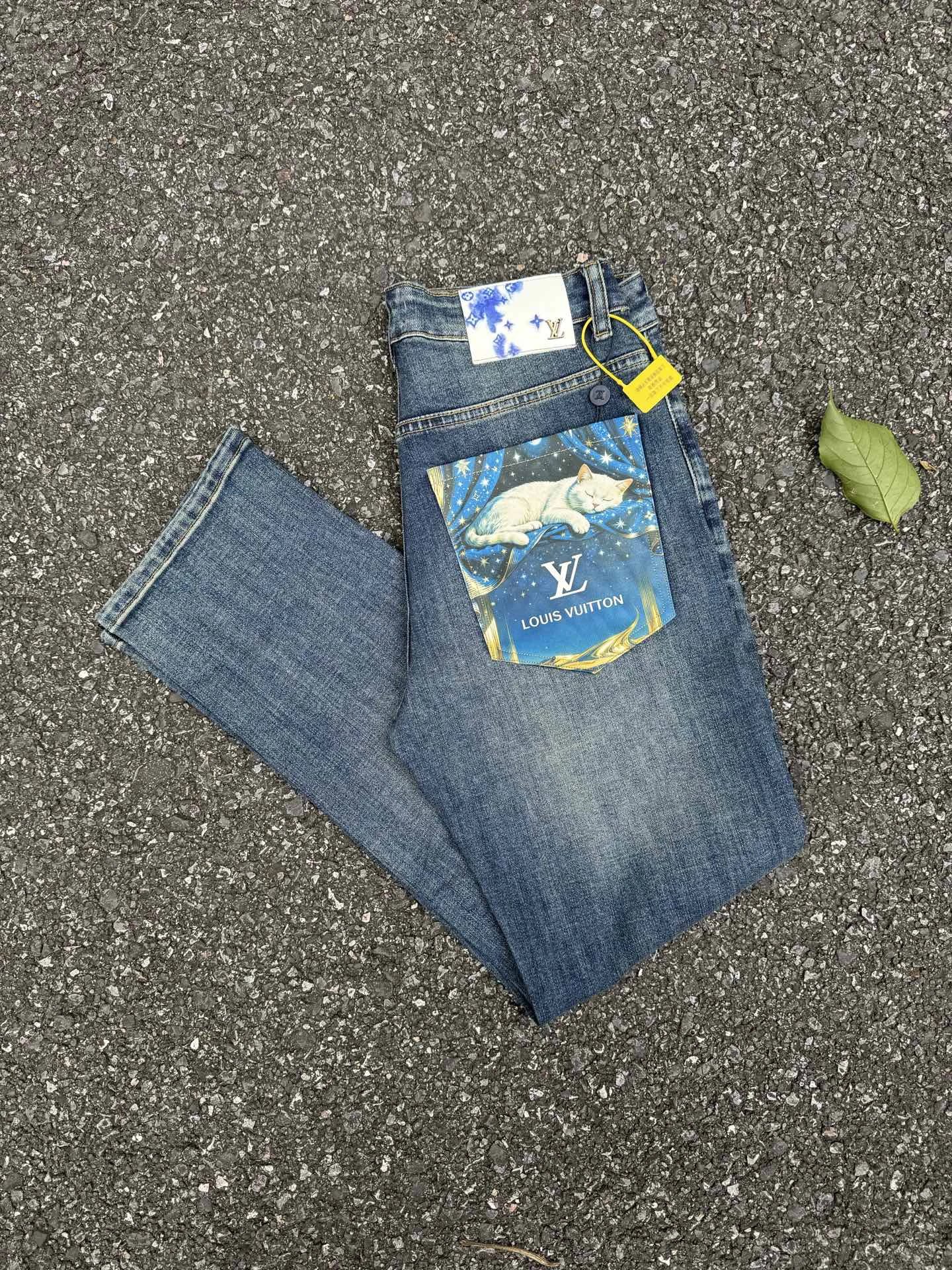 Louis Vuitton Graphic Pocket Jeans with colorful LV back-panel illustration - Travel